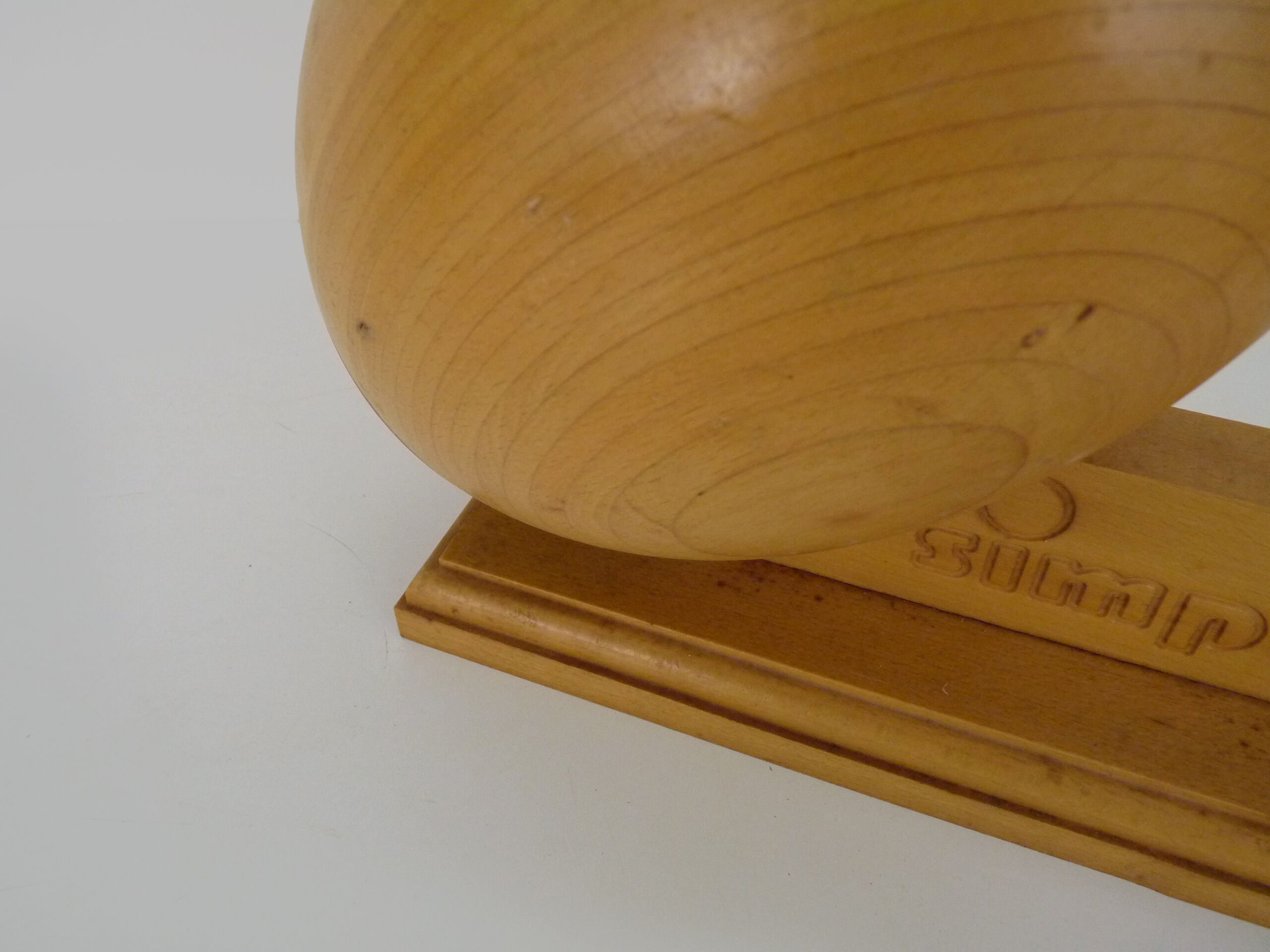 Ballon de rugby publicitaire taille réelle en bois, Simpa, années 80 90