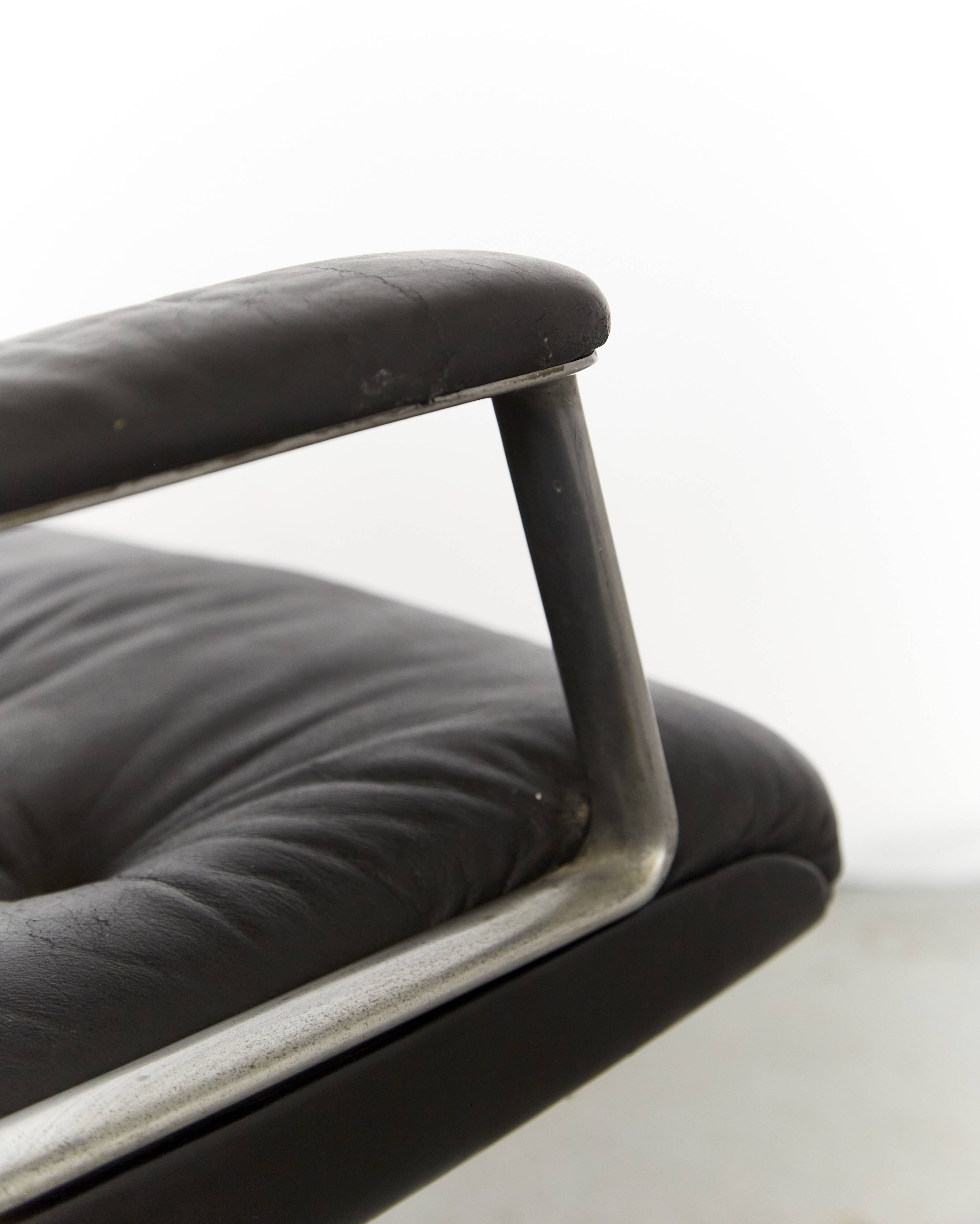 Osvaldo Borsani swivel Chair P125 for Tecno Milano