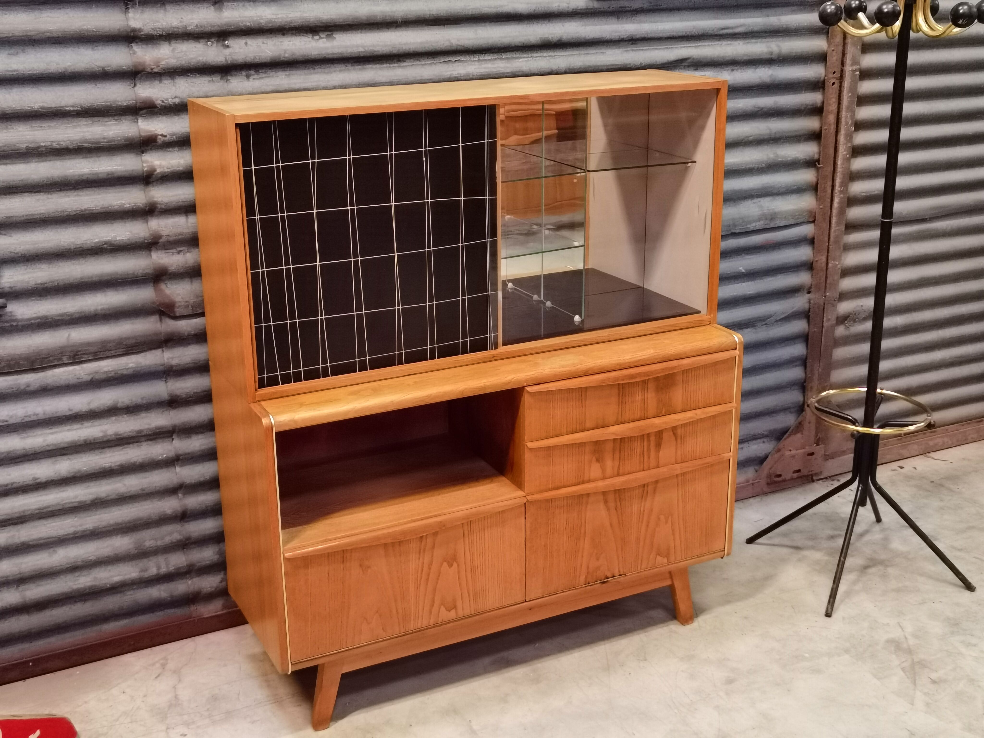 Buffet U372 / 386 Bohumil Landsman and Hubert Nepožitek for Jitona Soběslav