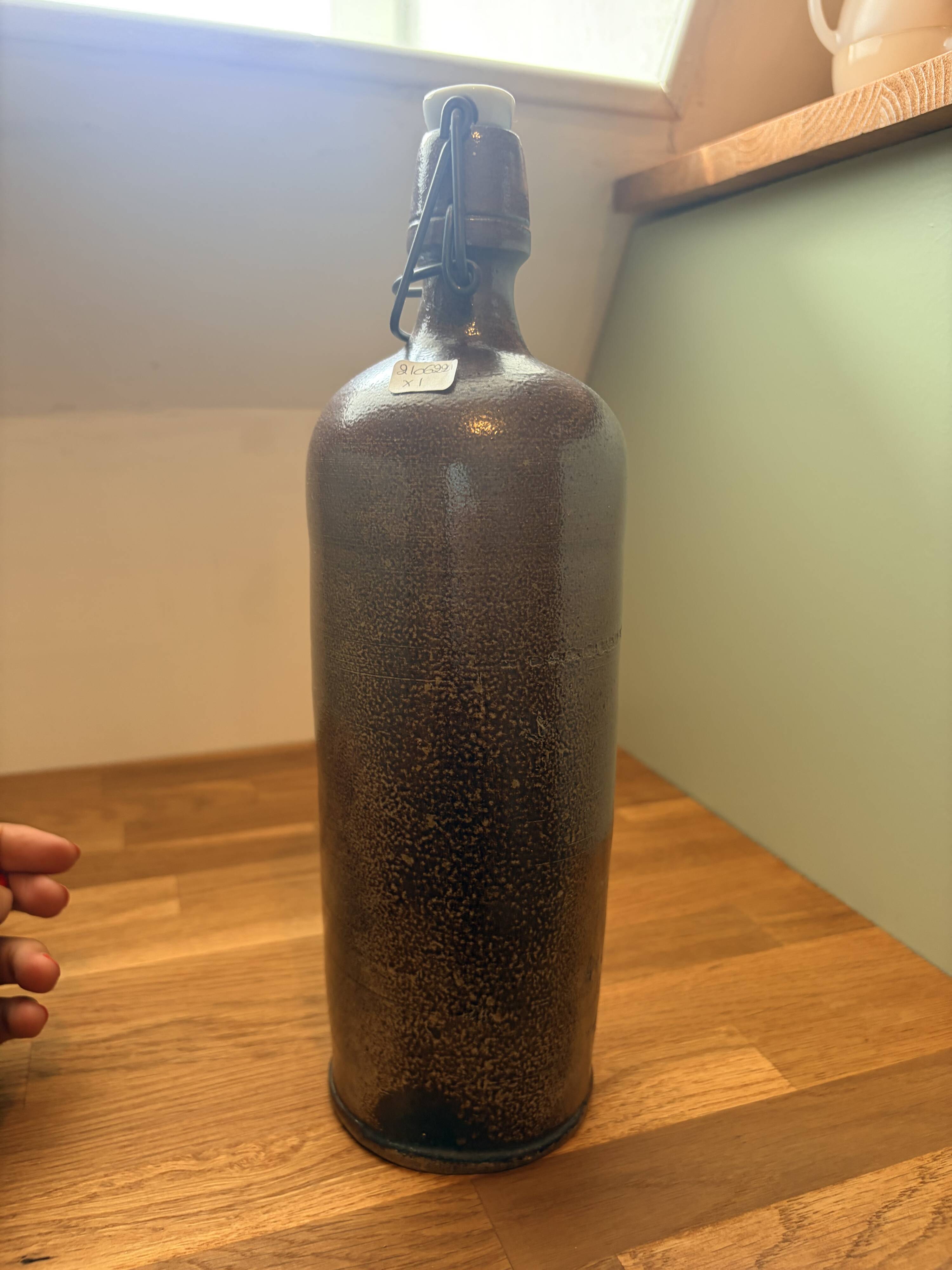 Bouteille en grès vernissé vintage 2106221