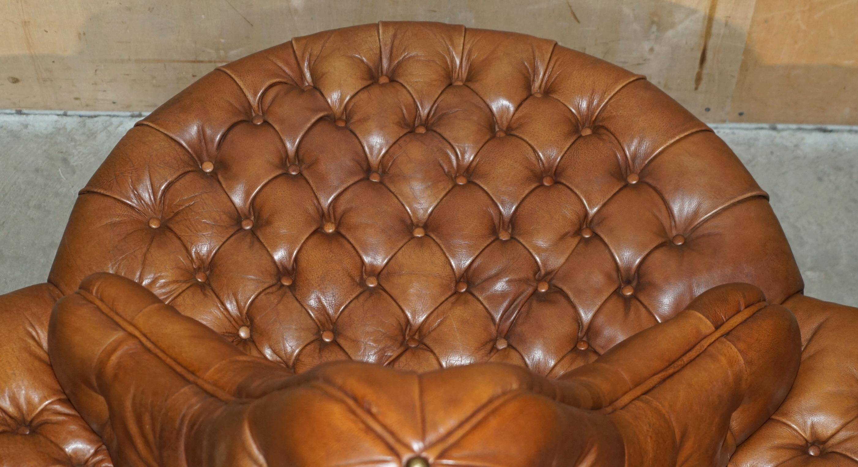 Leather Chesterfield tête-à-tête sofa, 4-seater