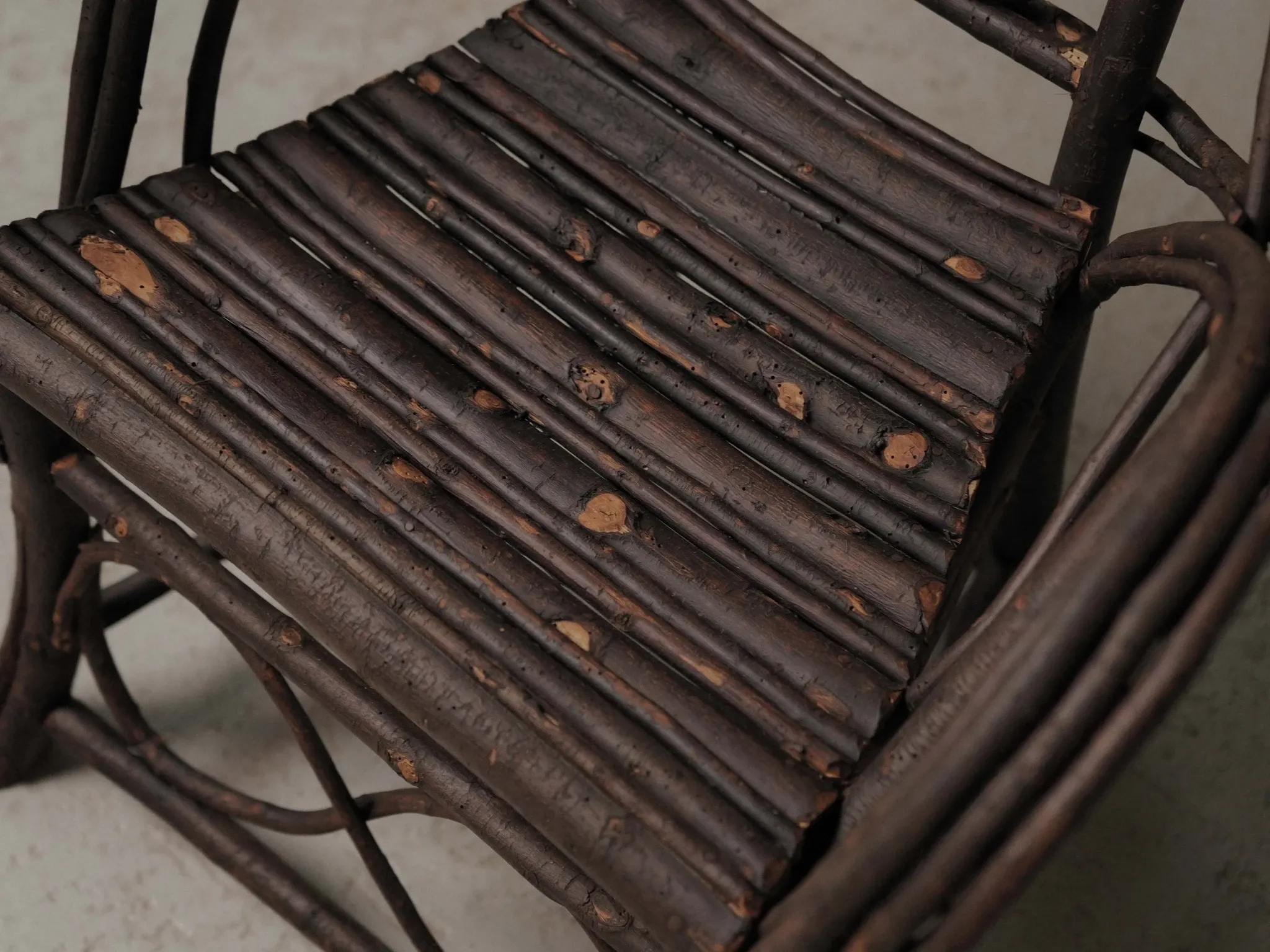 Fauteuil sculptural en bois courbé , Art Populaire, vers 1900