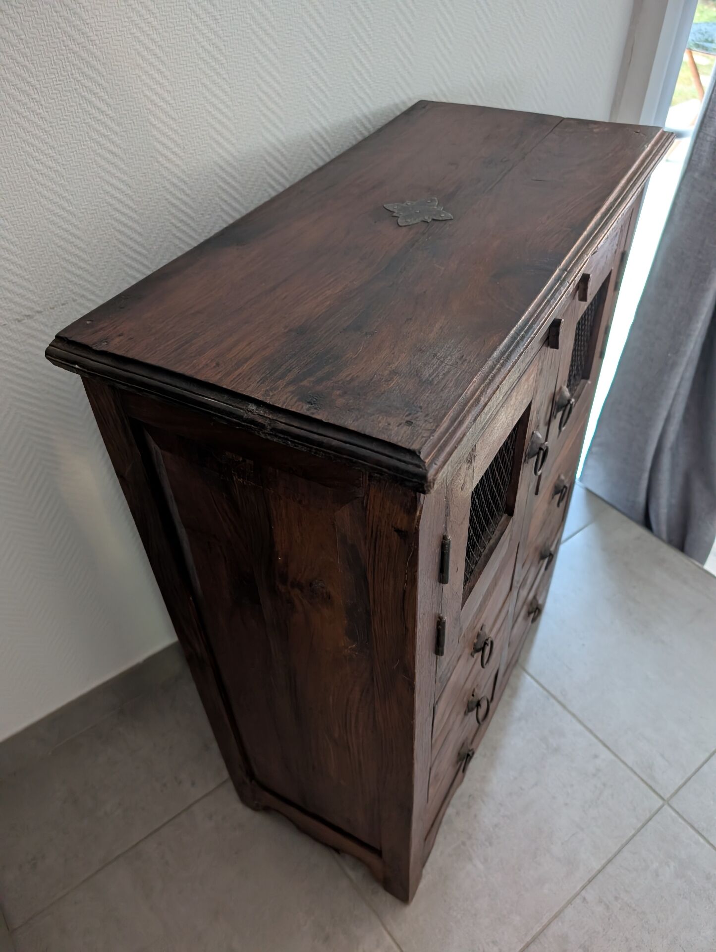 Colonial style solid wood accent furniture