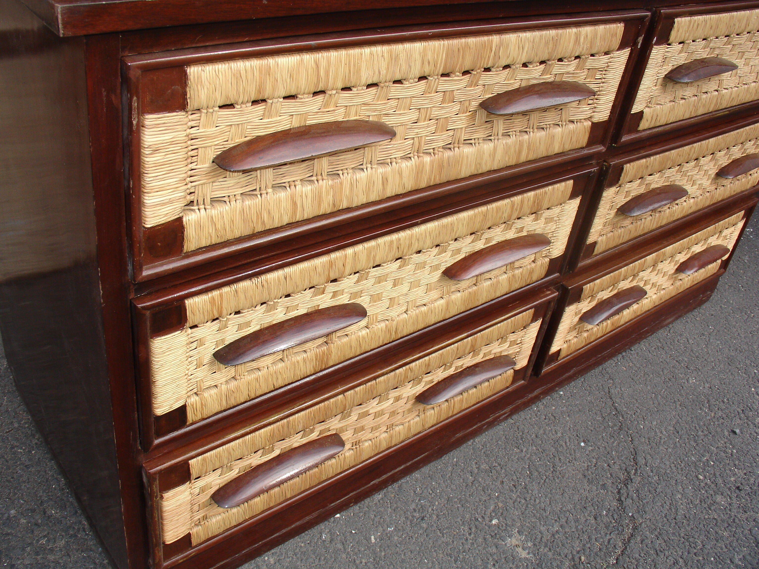 Six-drawer mahogany and straw chest of drawers, circa 1950, made in Mexico