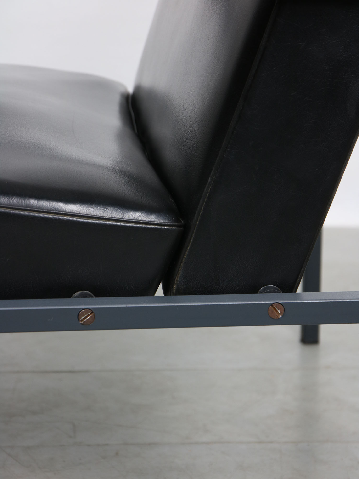 Fauteuil lounge vintage noir Bauhaus, années 70