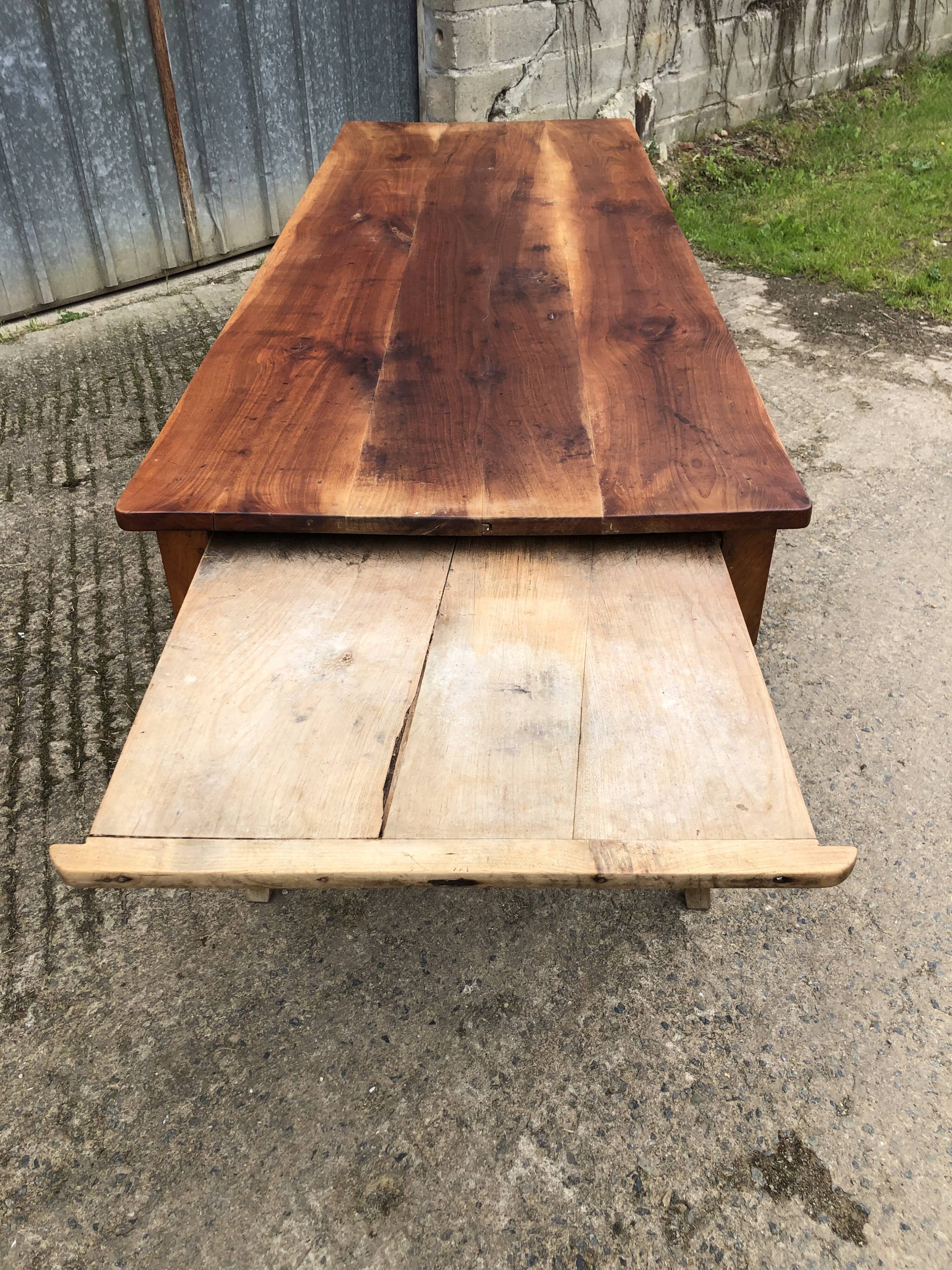 Table de ferme ancienne en cerisier massif avec 2 tiroirs et une tirette