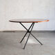 Table ronde élévatrice par Jürg Bally