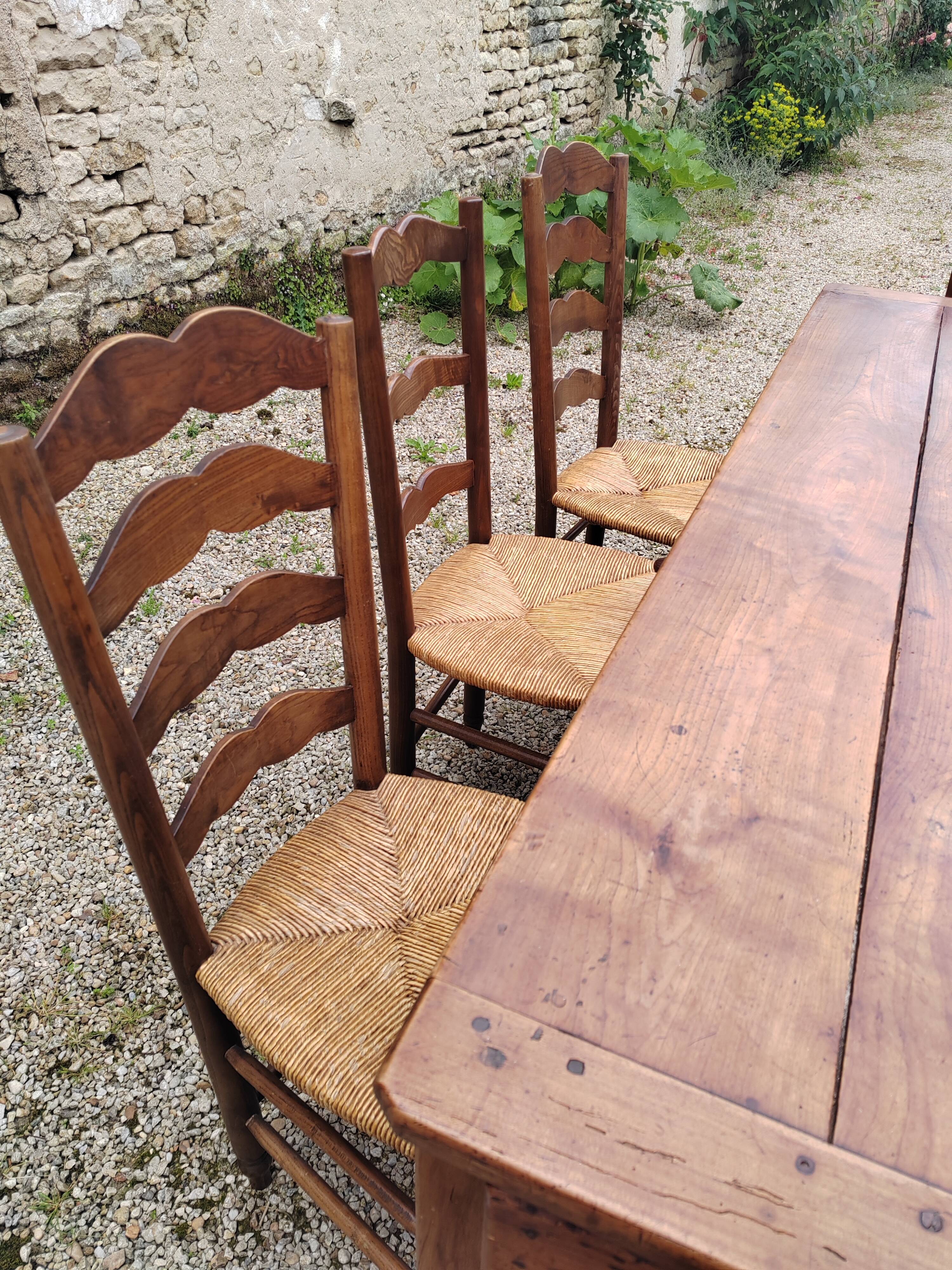 Table de ferme et 8 chaises