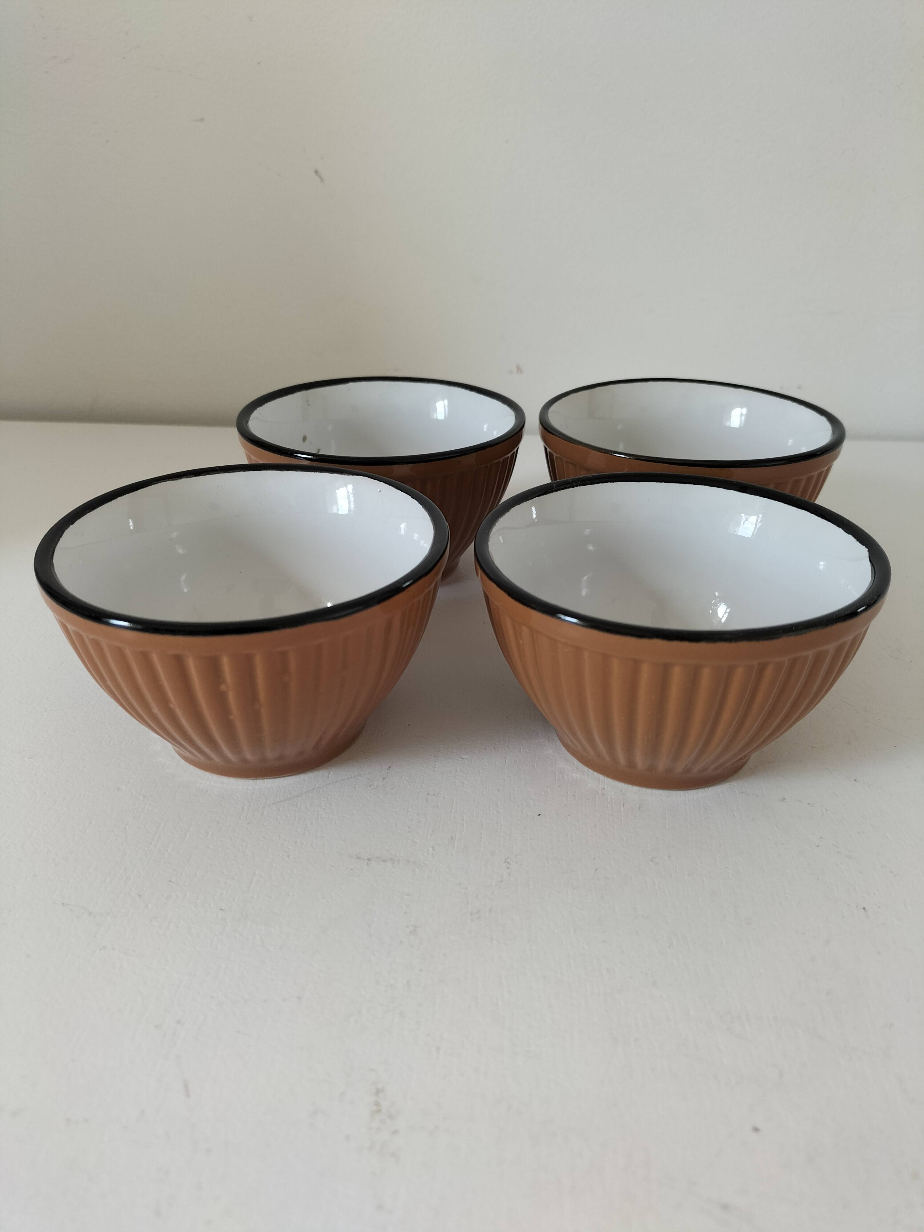4 petits bols vintage en grès brun et liseré noir