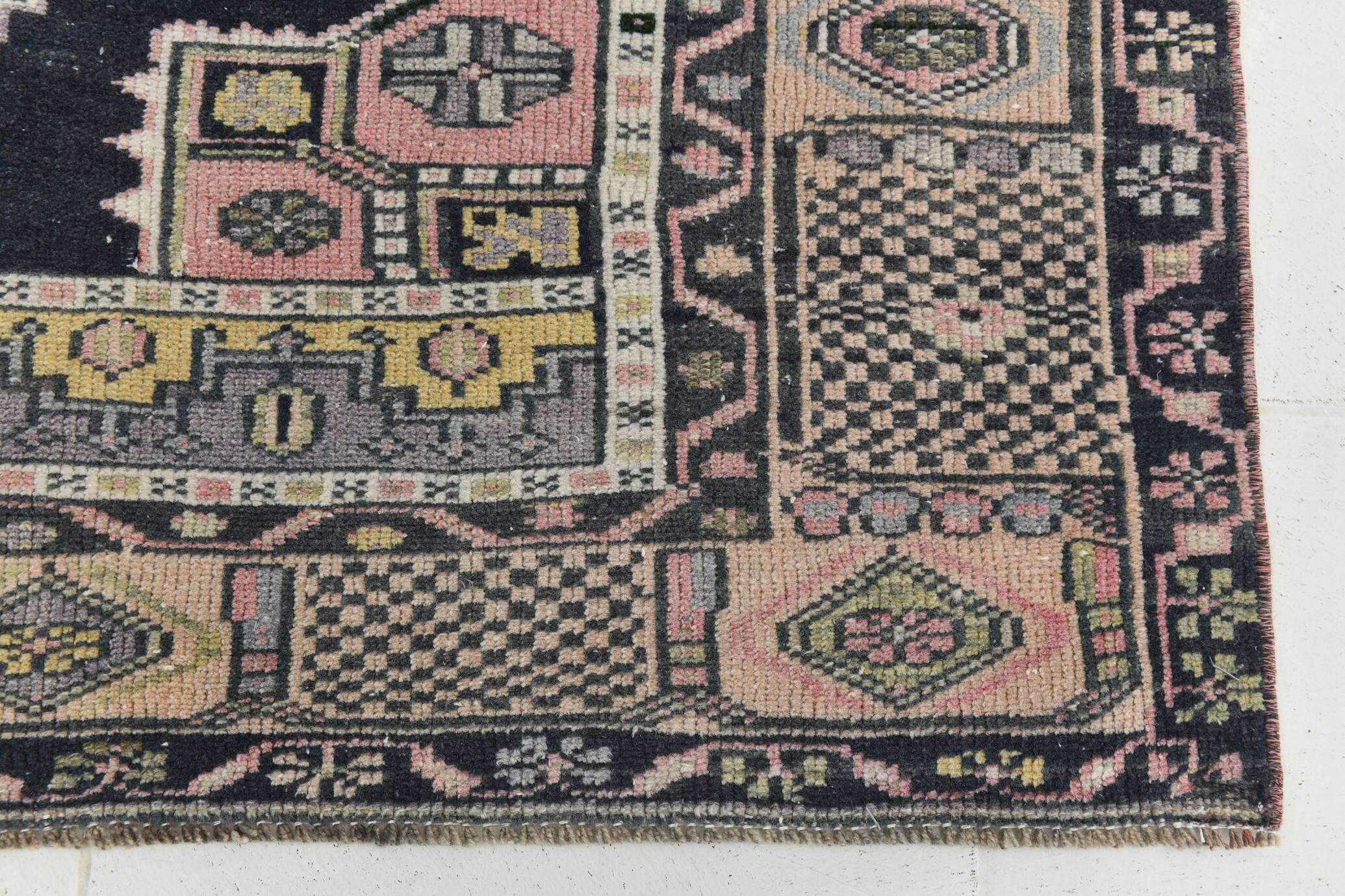 Tapis vintage oriental fait main rose et crème 4x7, 130x225 cm