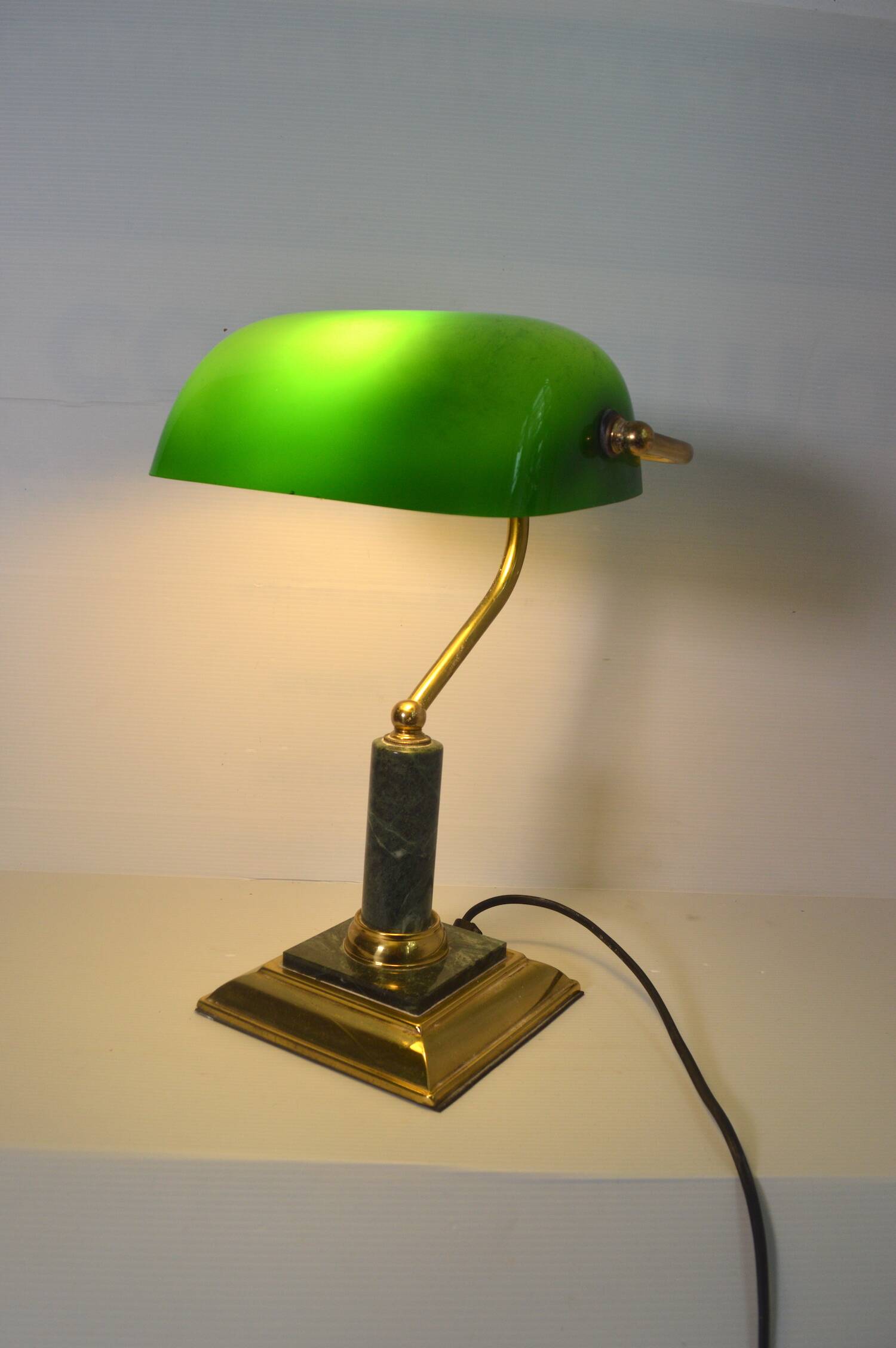 Banker's lamp