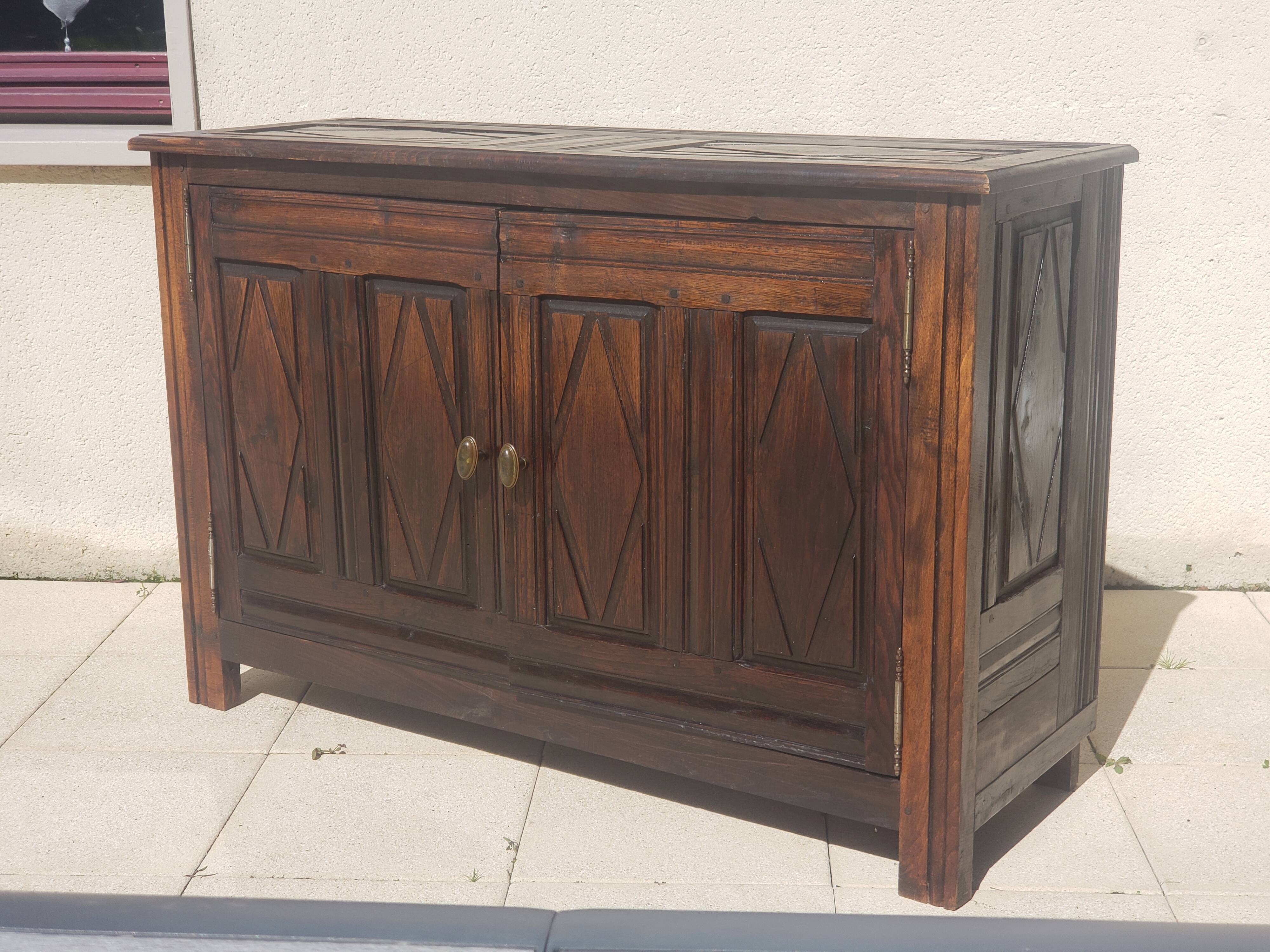 Buffet antique style Louis XIII