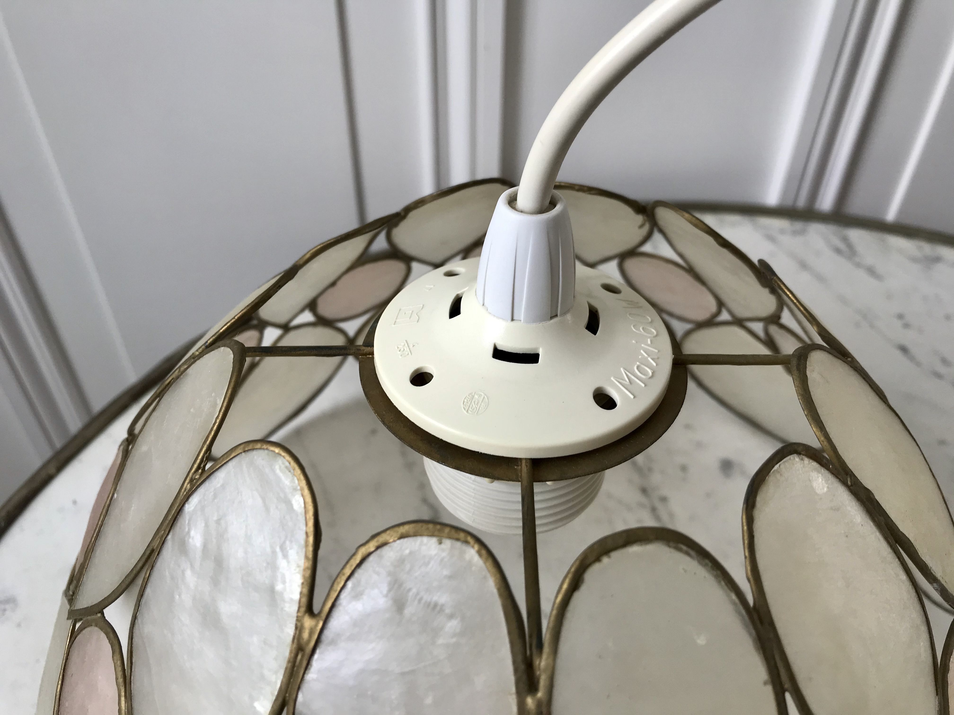 Suspension fleur en nacre et laiton années 50