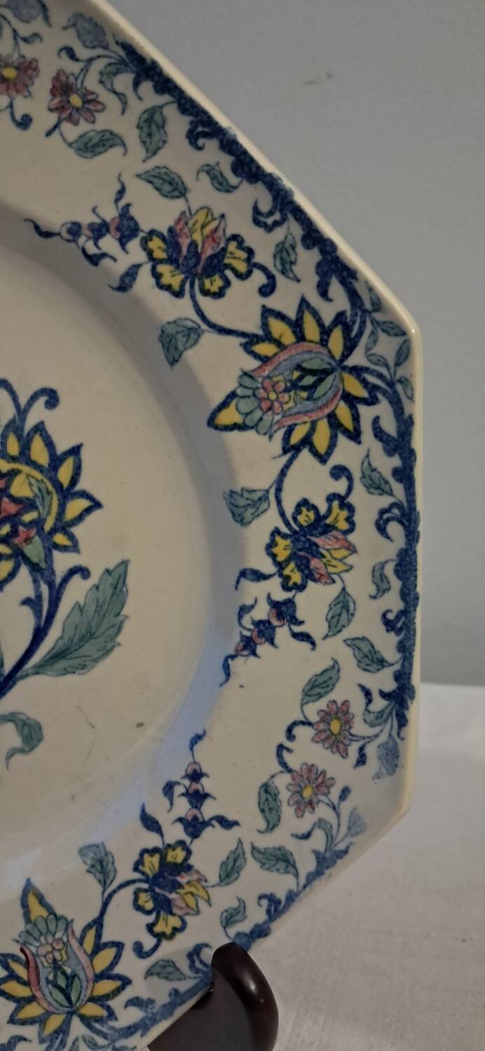 Longchamp octagonal plate, Bagdad model. Late 19th, early 20th century.
