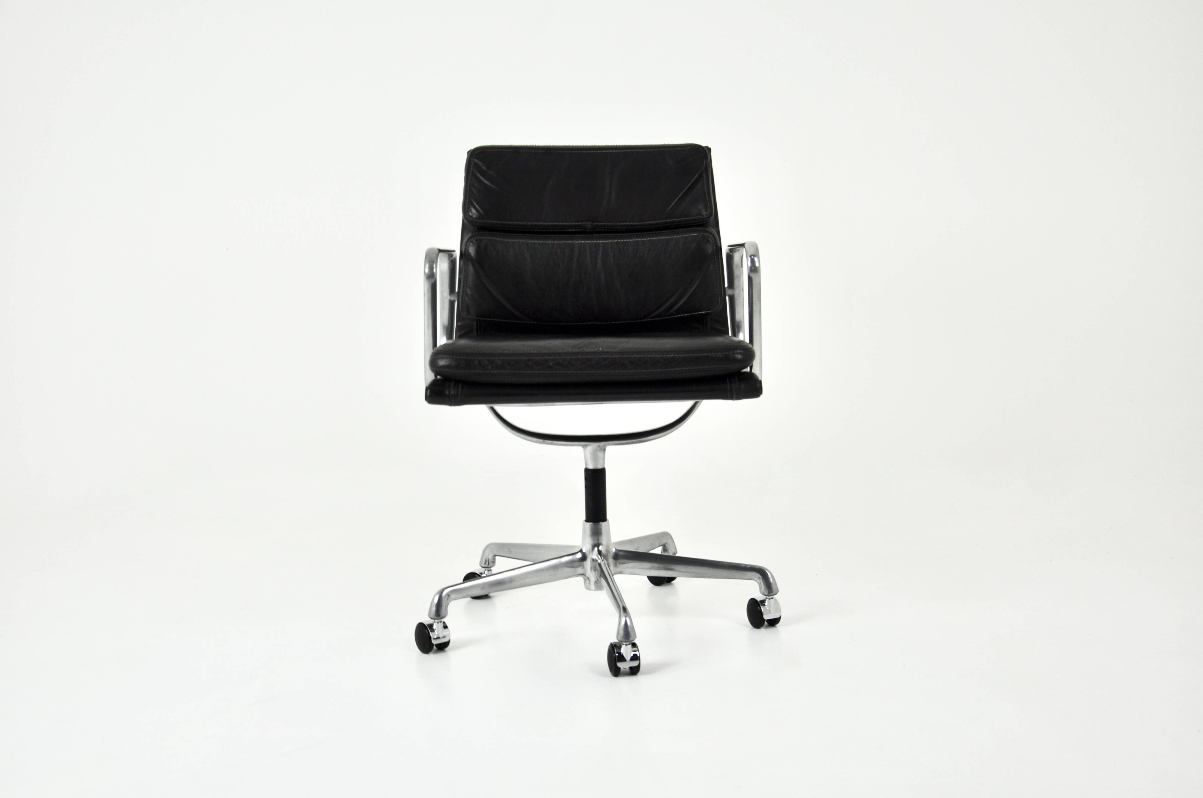 Office chair by Charles and Ray Eames for ICF, 1970s
