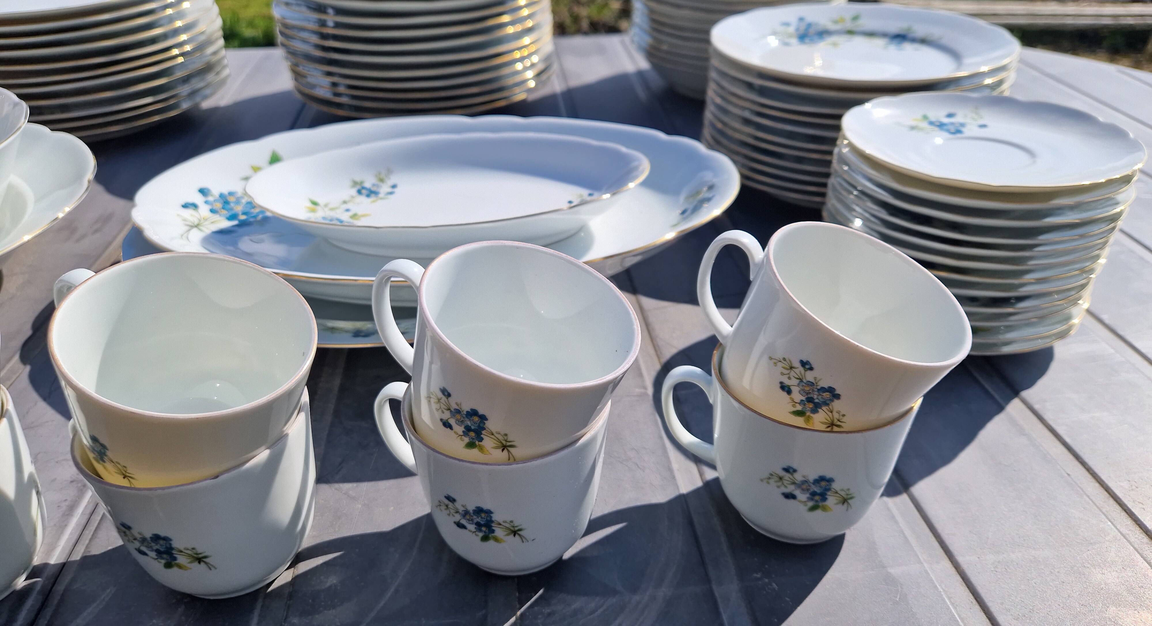 Porcelain tableware service by Bareuther, 75 pieces with a forget-me-not design.