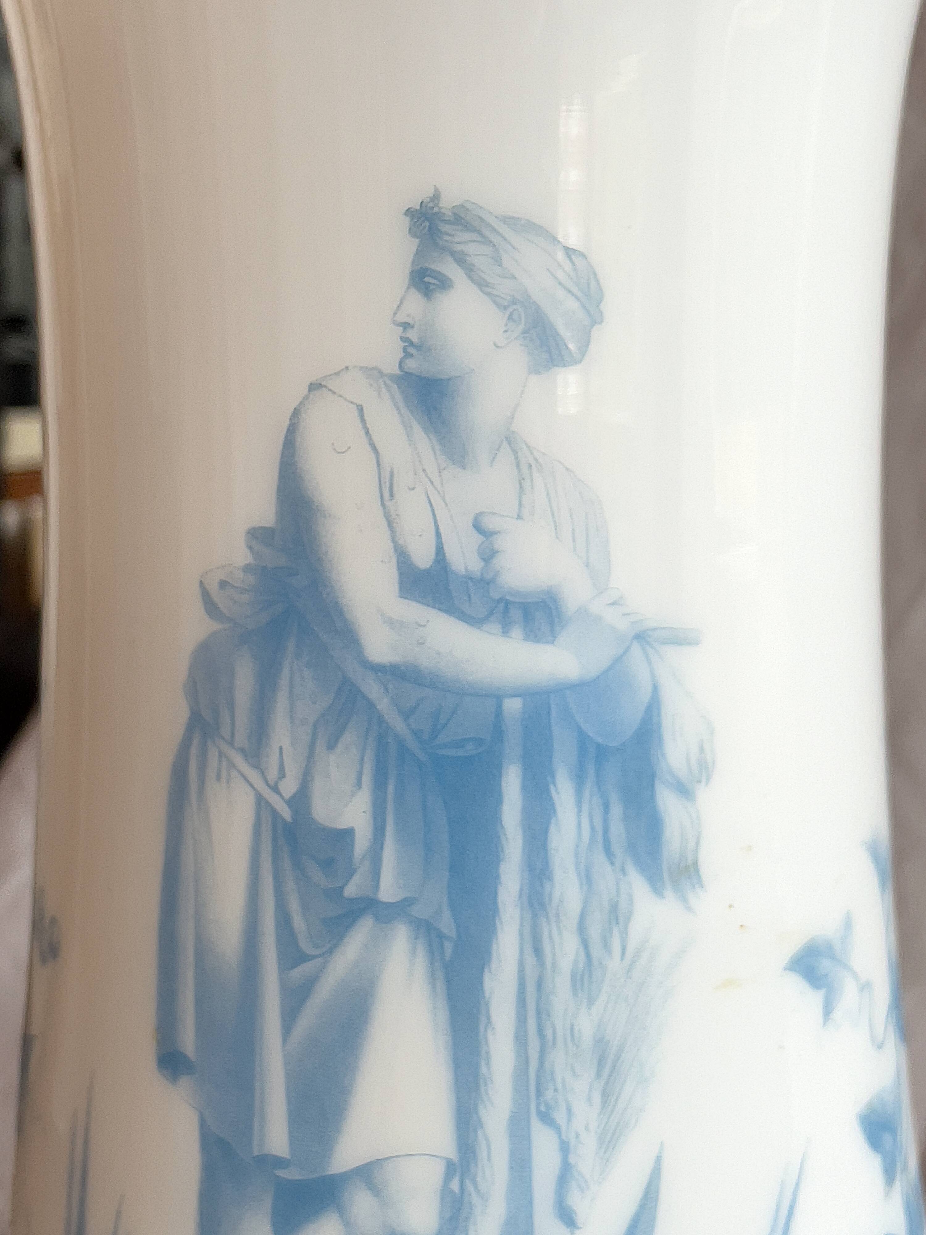 Grand Vase Opaline 19ème Siècle décor à l'antique