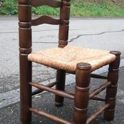 4 chaises brutalistes en bois tourné et paille