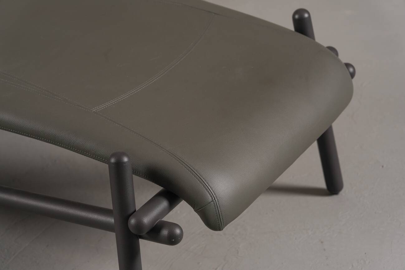 Chaise longue en cuir gris Donovan par Giuseppe Viganò pour Cattelan, Italie, années 2000.