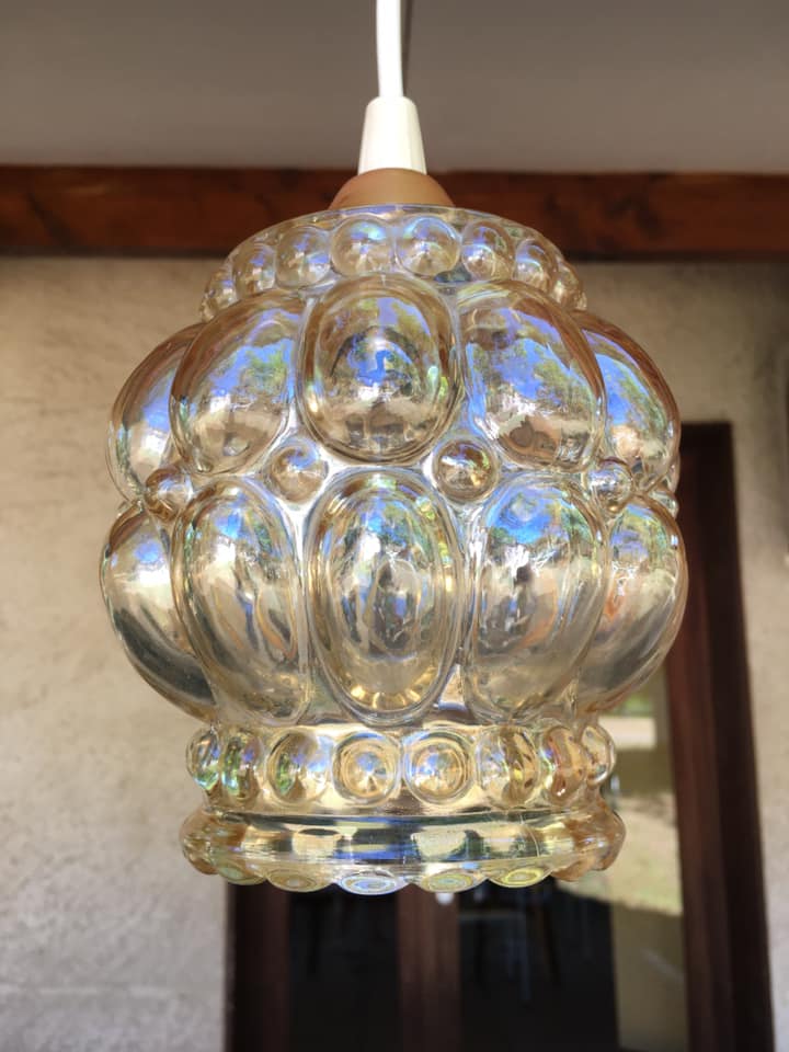 Suspension, amber molded glass globe