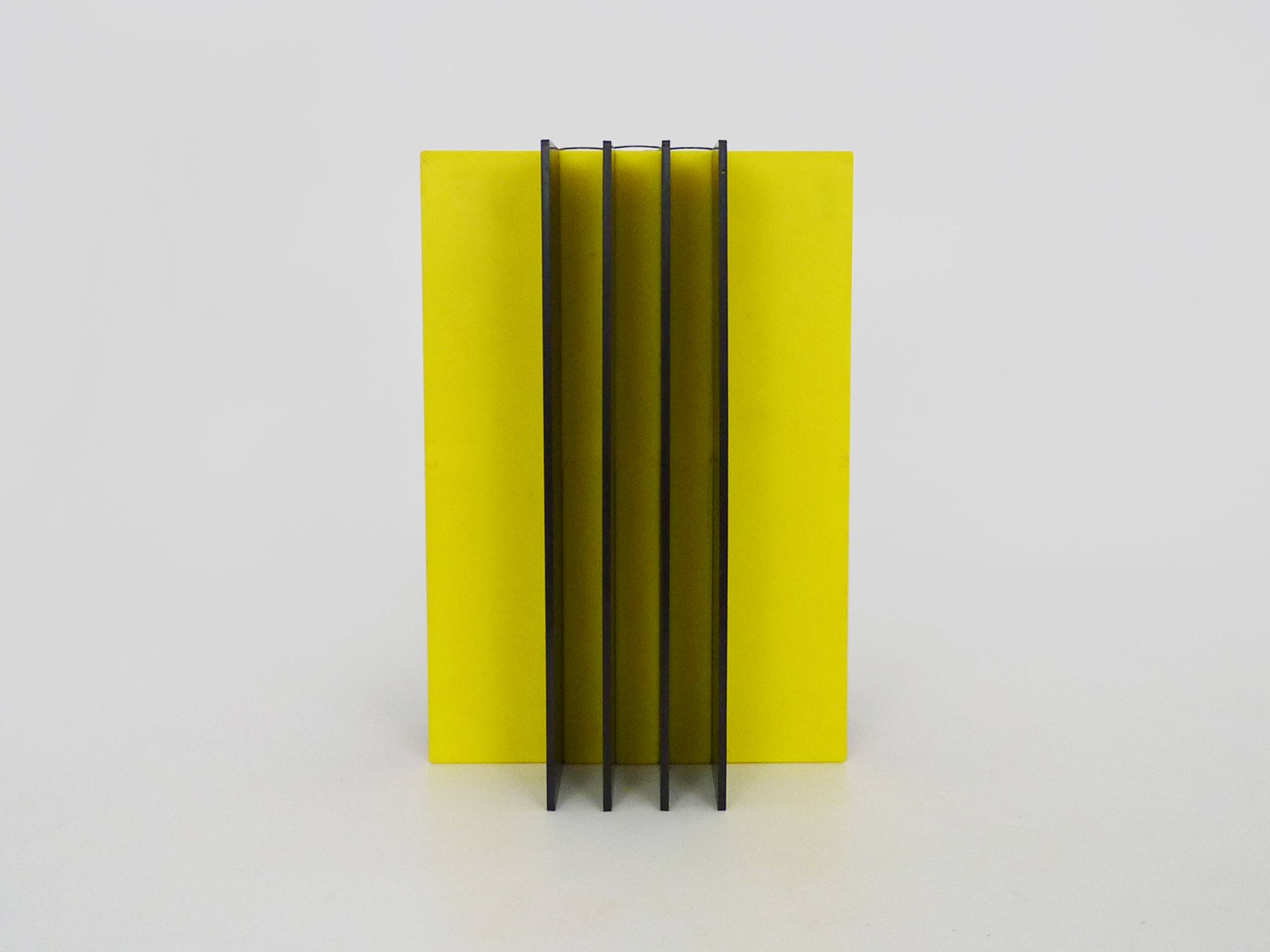 Reg Design Rarities Amsterdam Plexiglas Vase Memphis Milano 80s