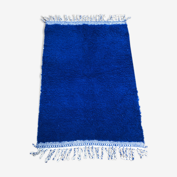 Tapis berbère marocain Beni Ouarain bleu intense uni neuf 1,63x1,13m