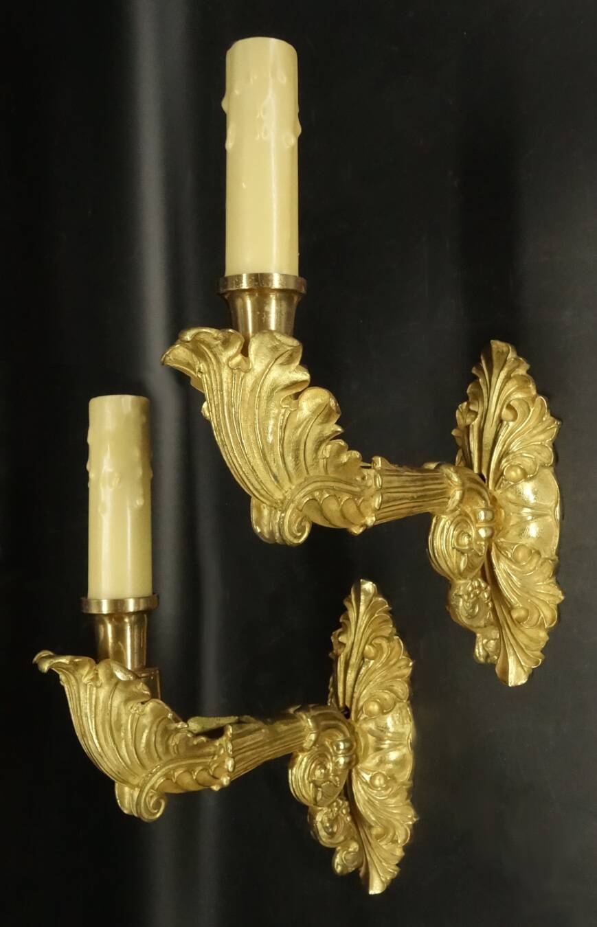 Pair of Restoration style 1-light wall lights - gilt bronze