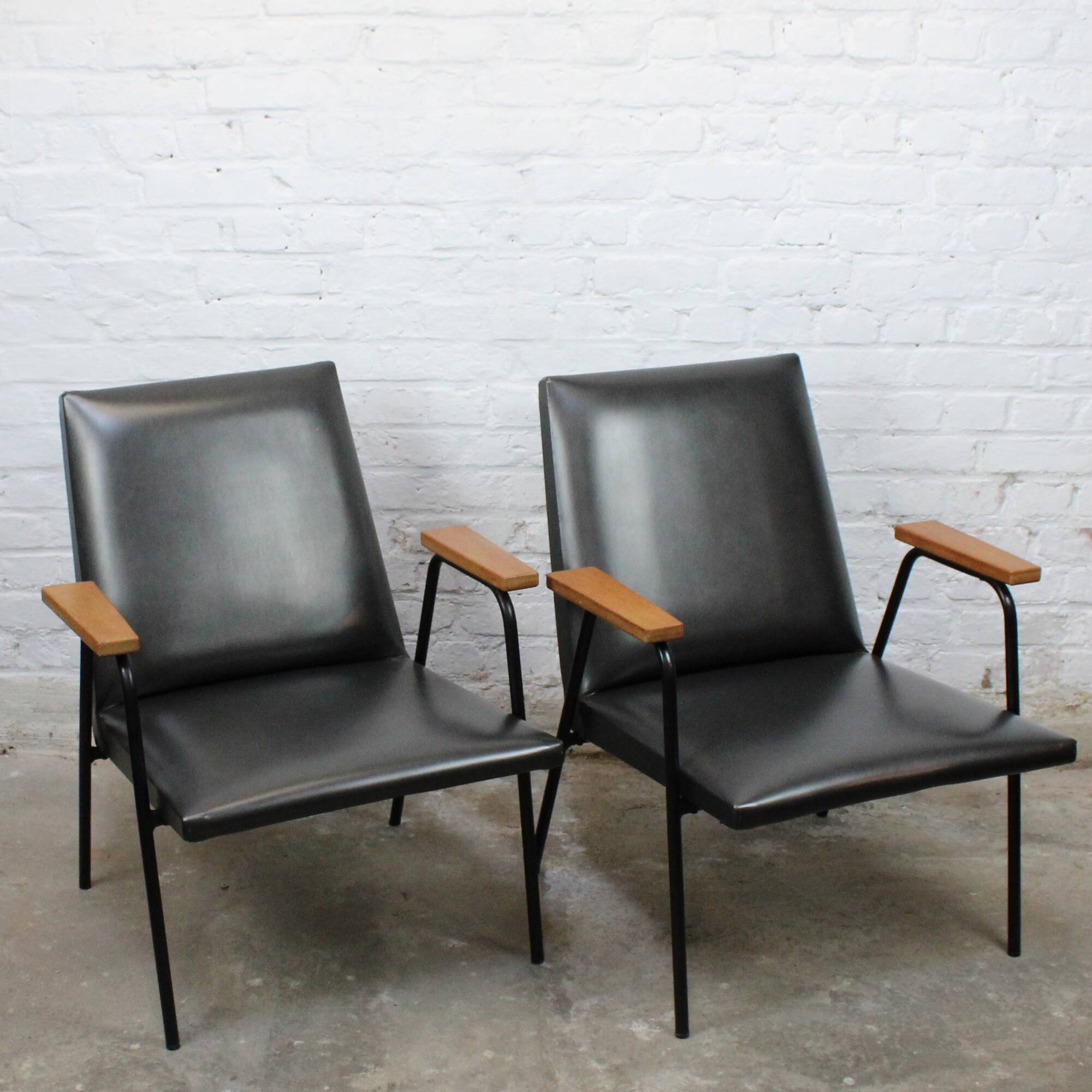 Pair of "Robert" armchairs by Pierre Guariche for Meurop 1960s