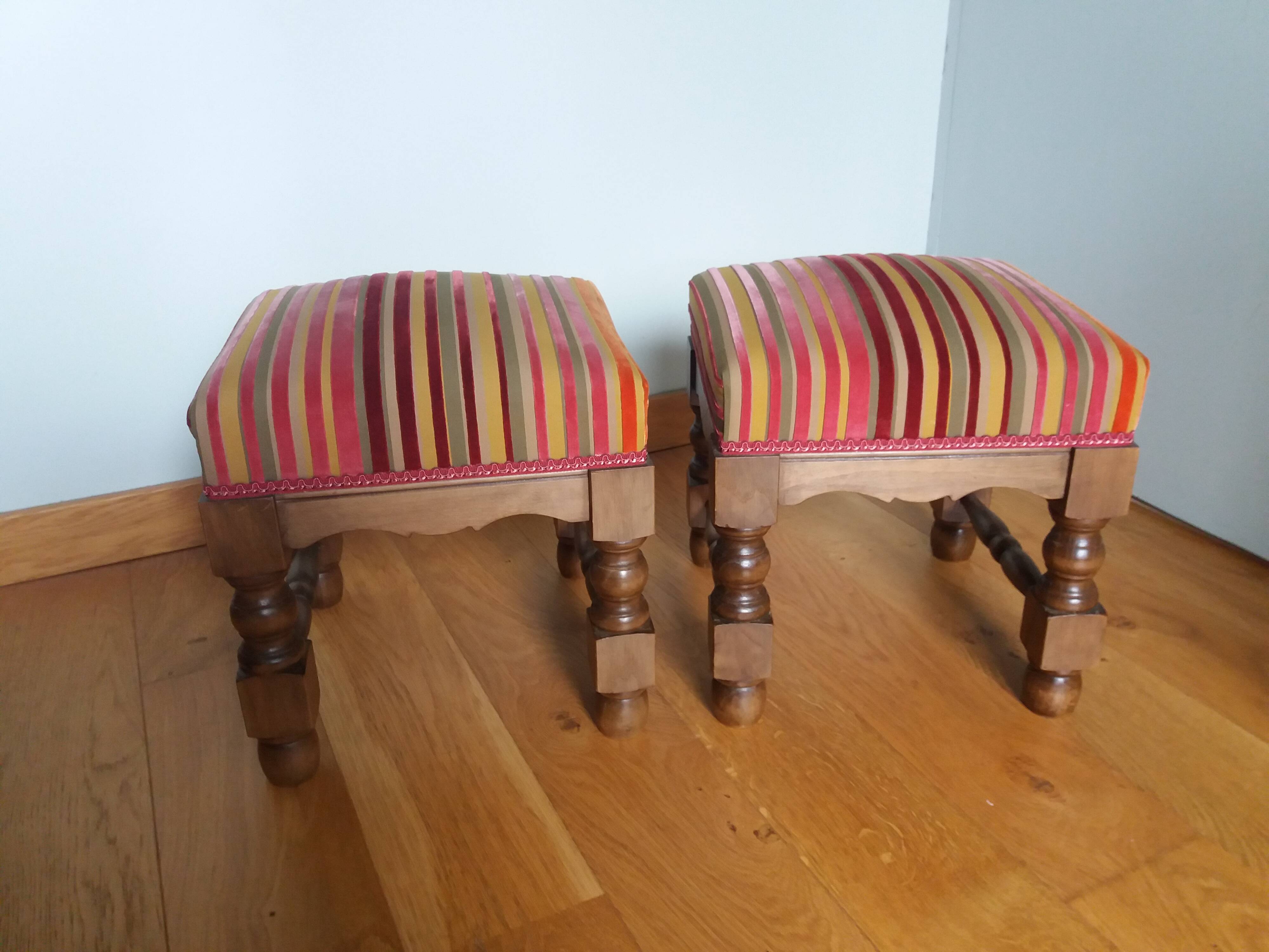 Velvet fabric footrest