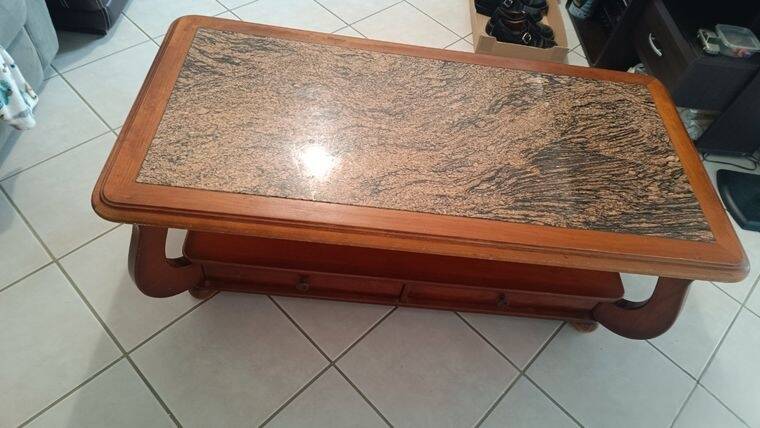 Table basse en bois massif et pierre naturelle