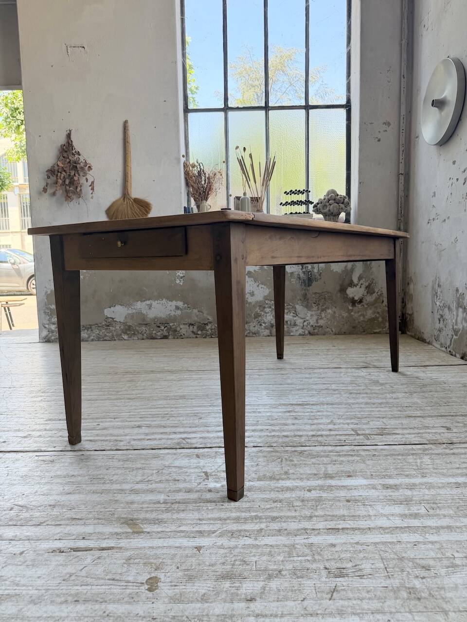 Table de ferme noyer pieds fuseaux 1950