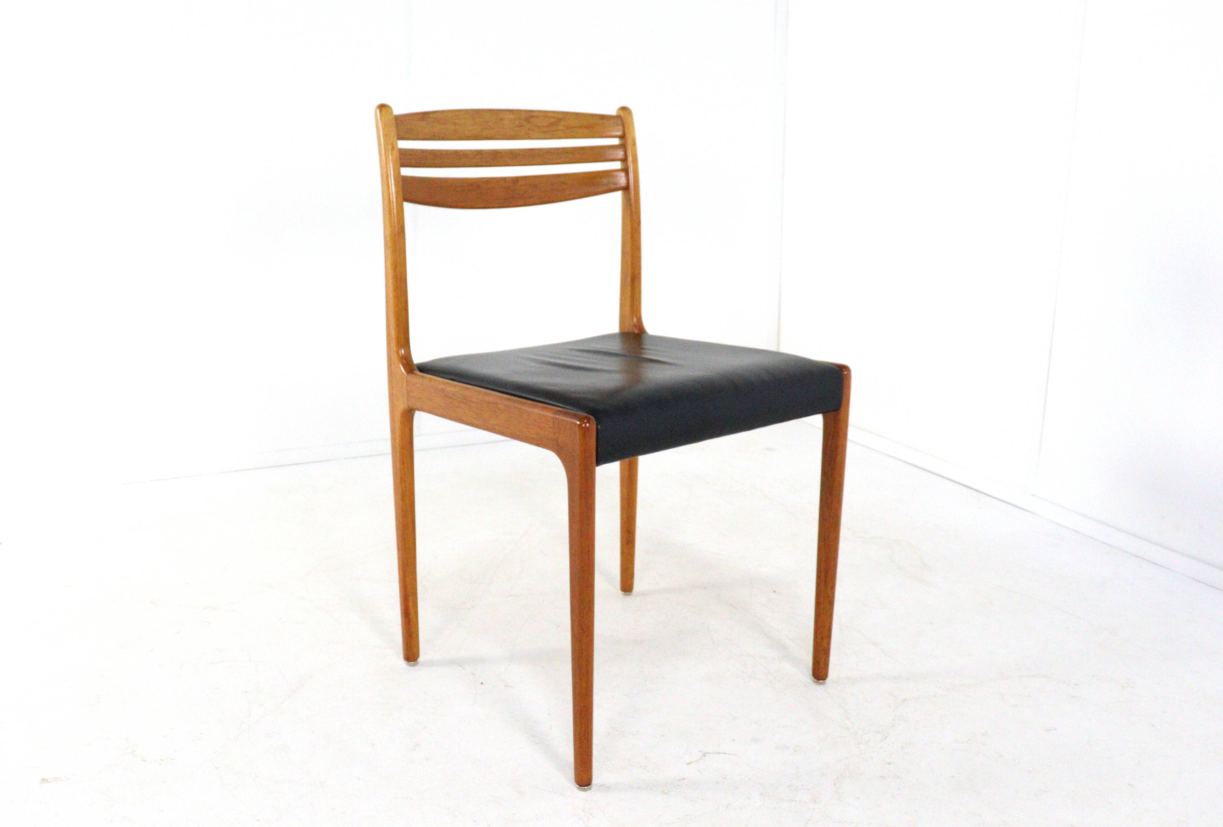 Set of 5 + 1 dining chairs 'Give' danish design