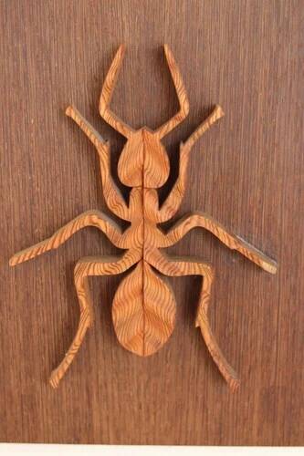 Plaque décorative en bois avec motif d'insecte