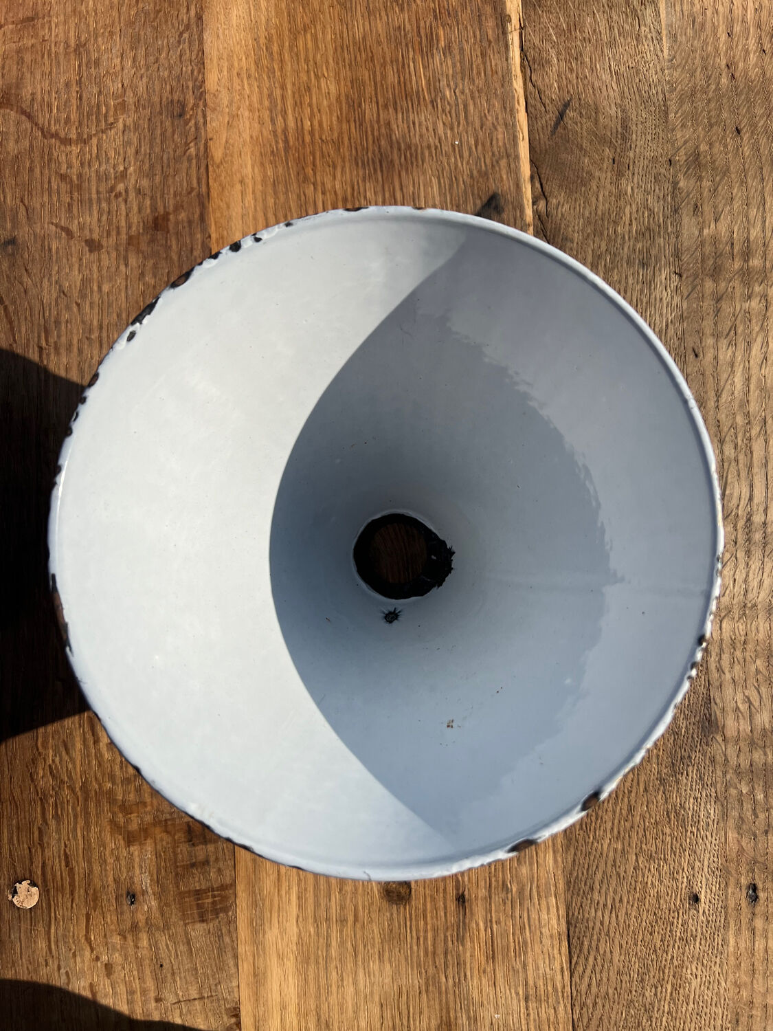 Industrial lampshade in enamelled sheet metal in conical shape