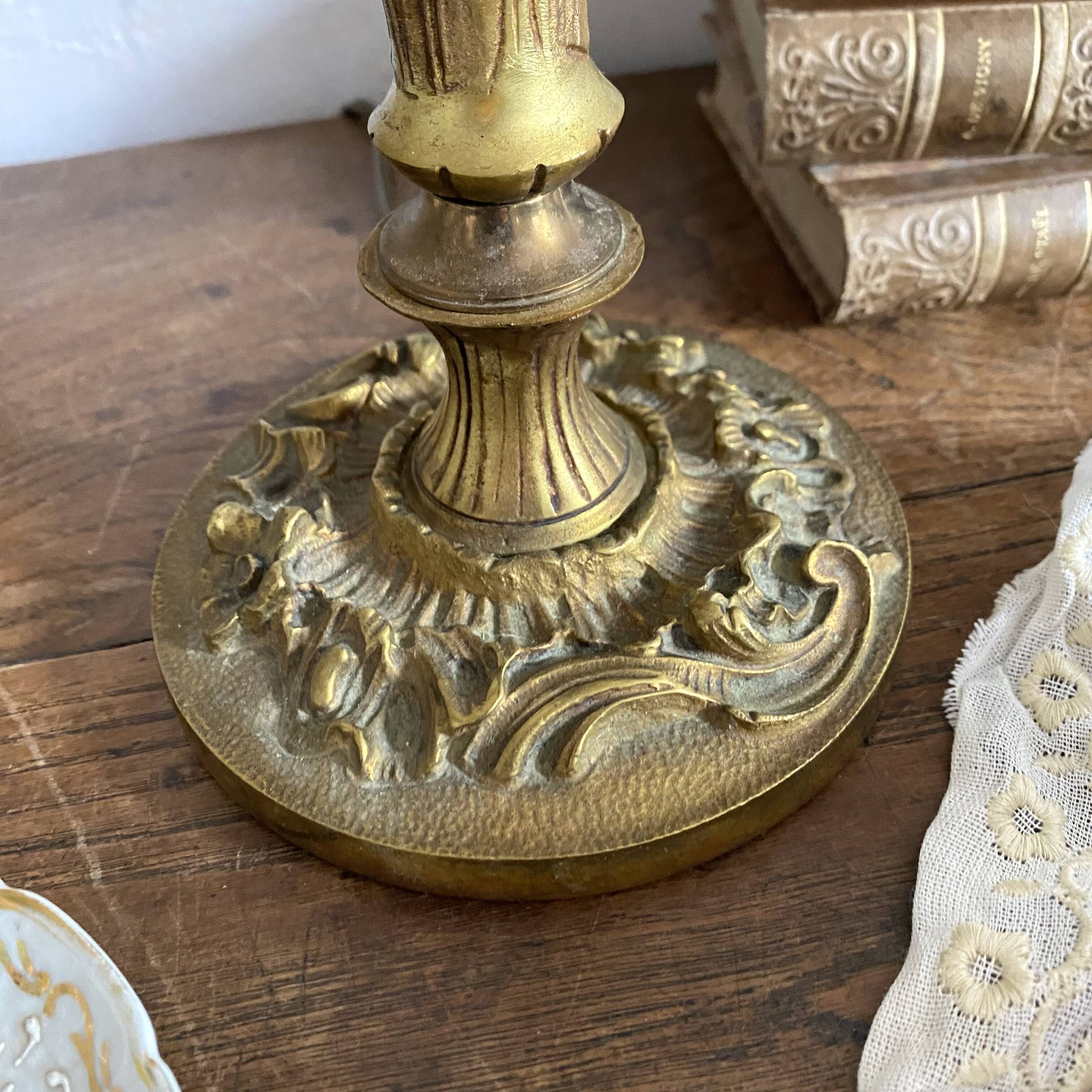 Chandelier lamp with 4 lights in gilded bronze.