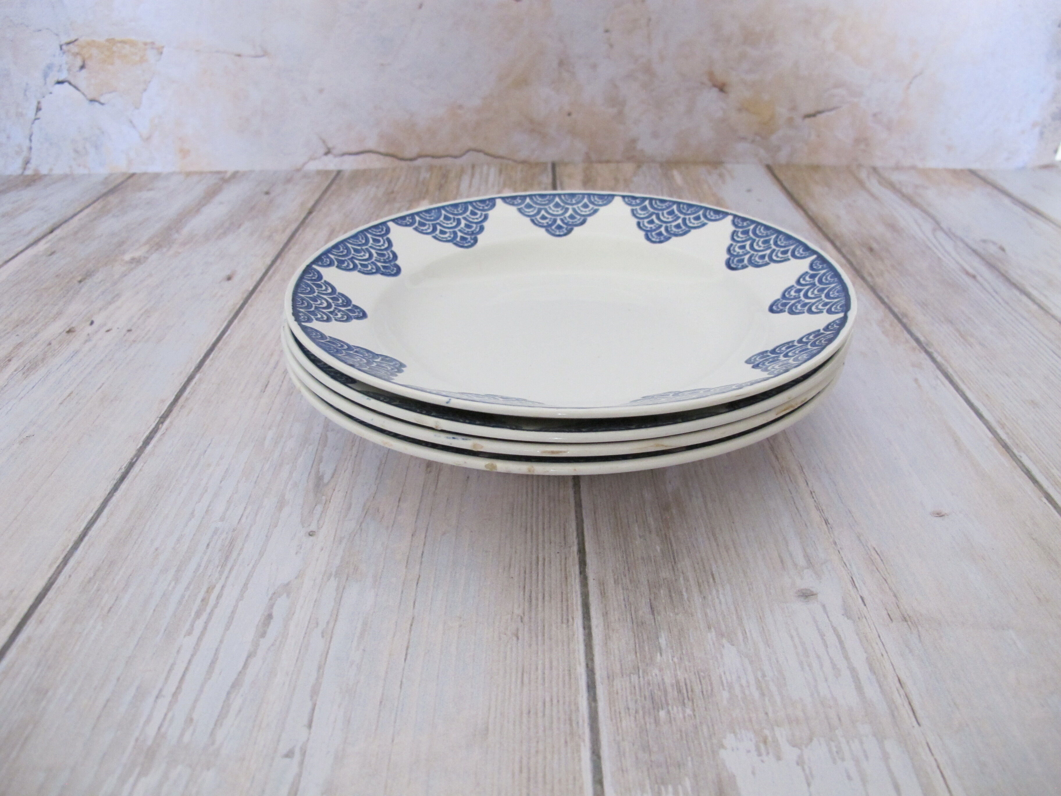 4 plates made of Saint Amand earthenware