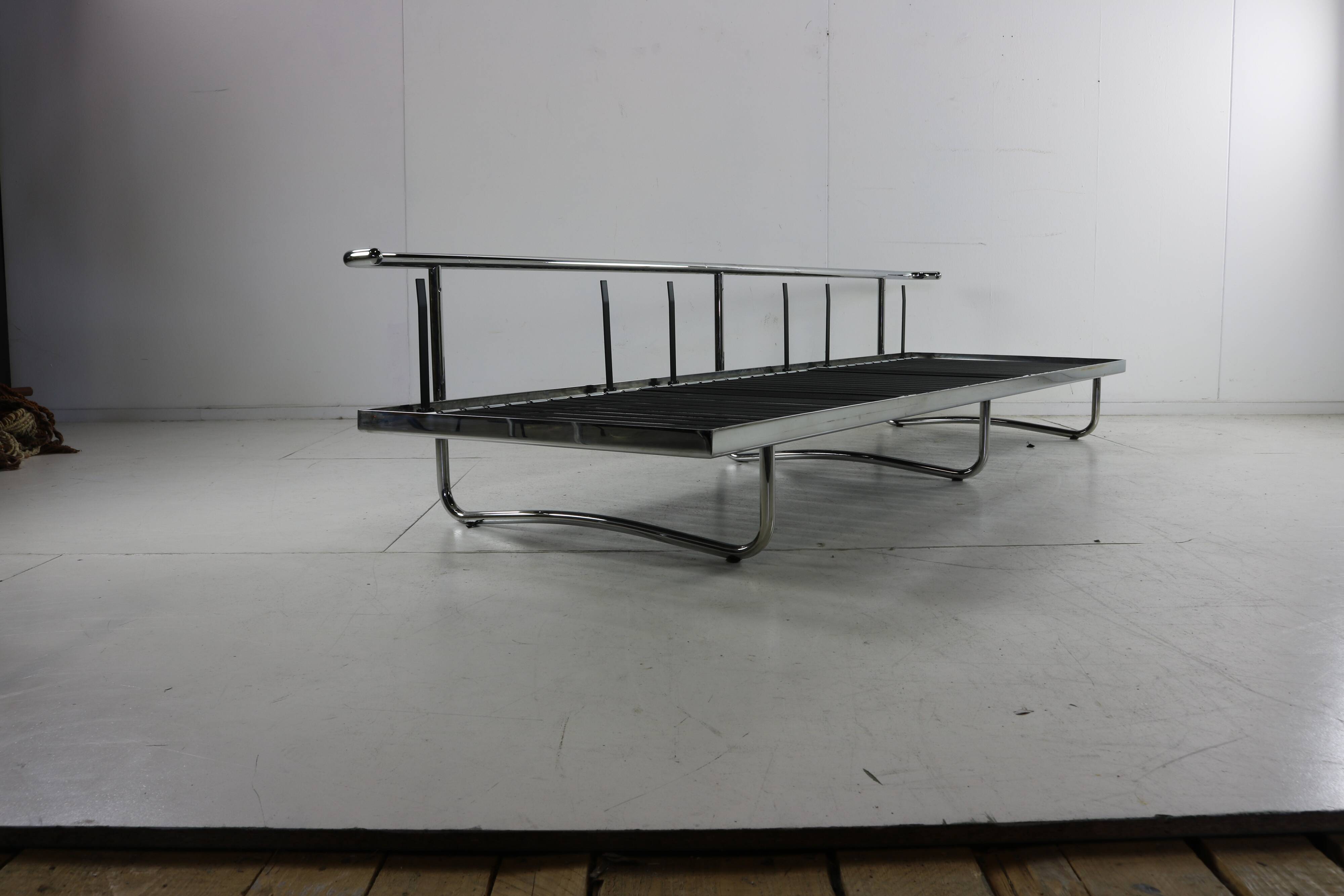 Beautiful designed black leather LC5 three seater sofa by Cassina