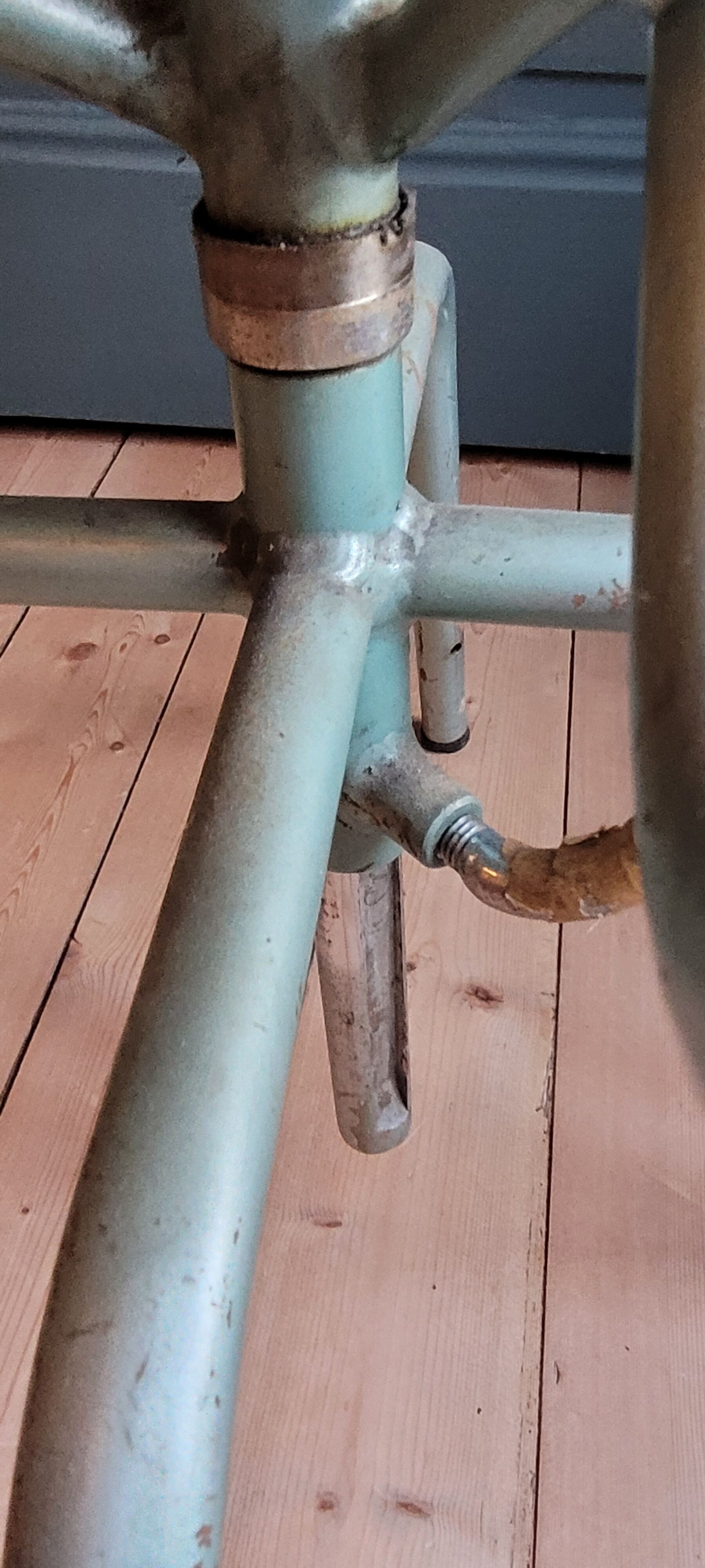 Swivel architect's chair