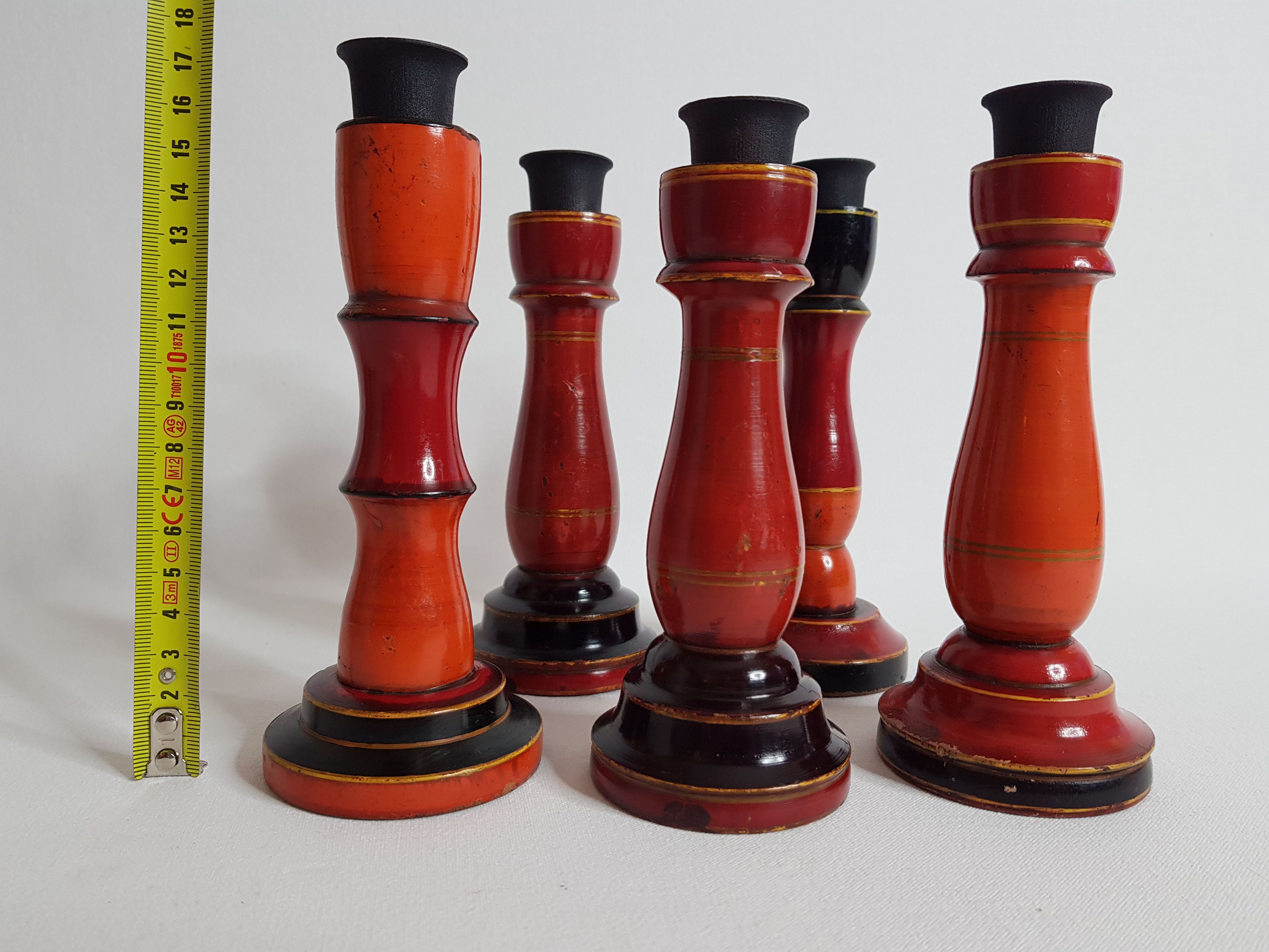 Set of five wooden candlesticks turned in the colors of "Pompeï"