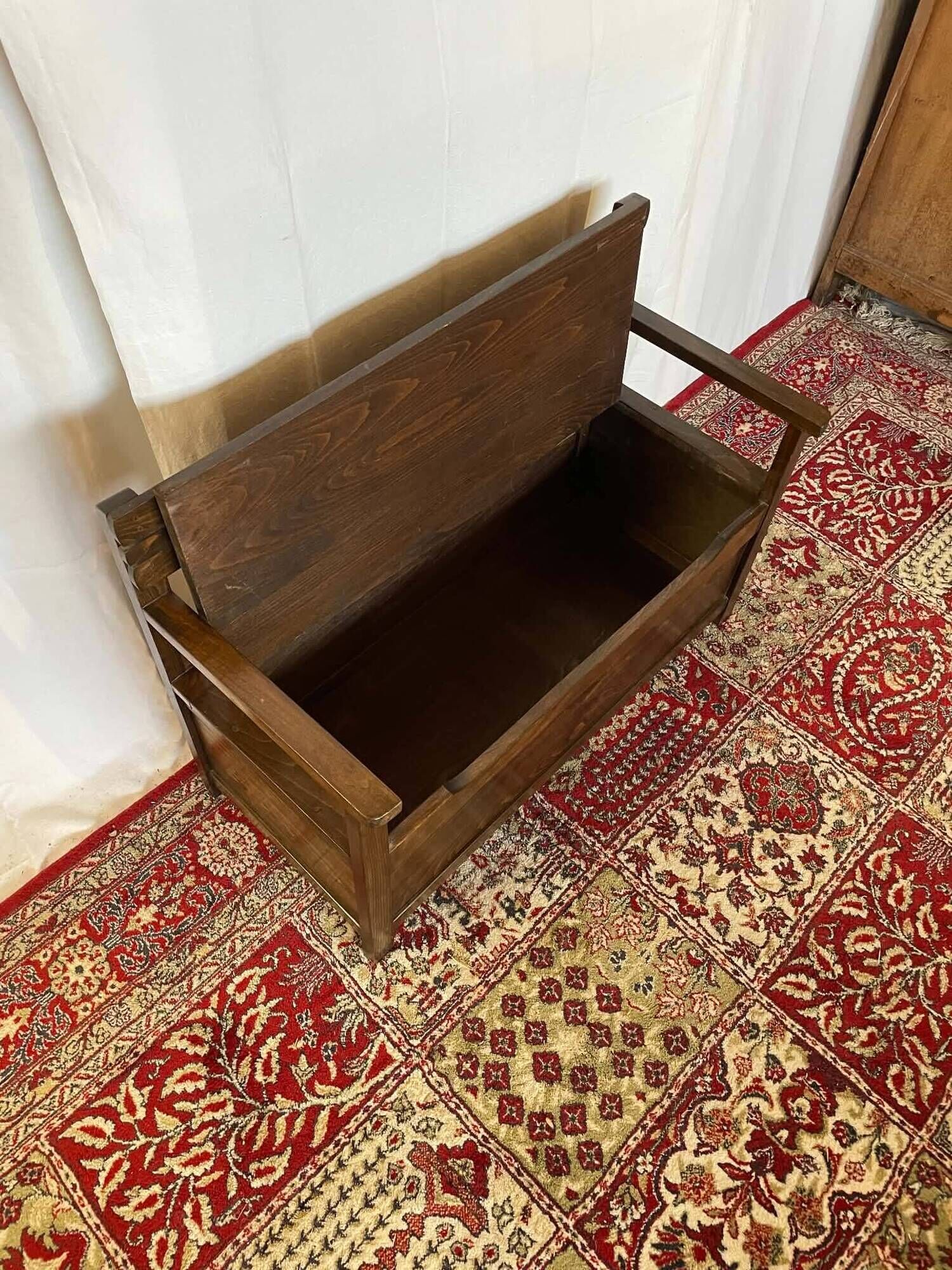 Petit banc-coffre vintage en hêtre