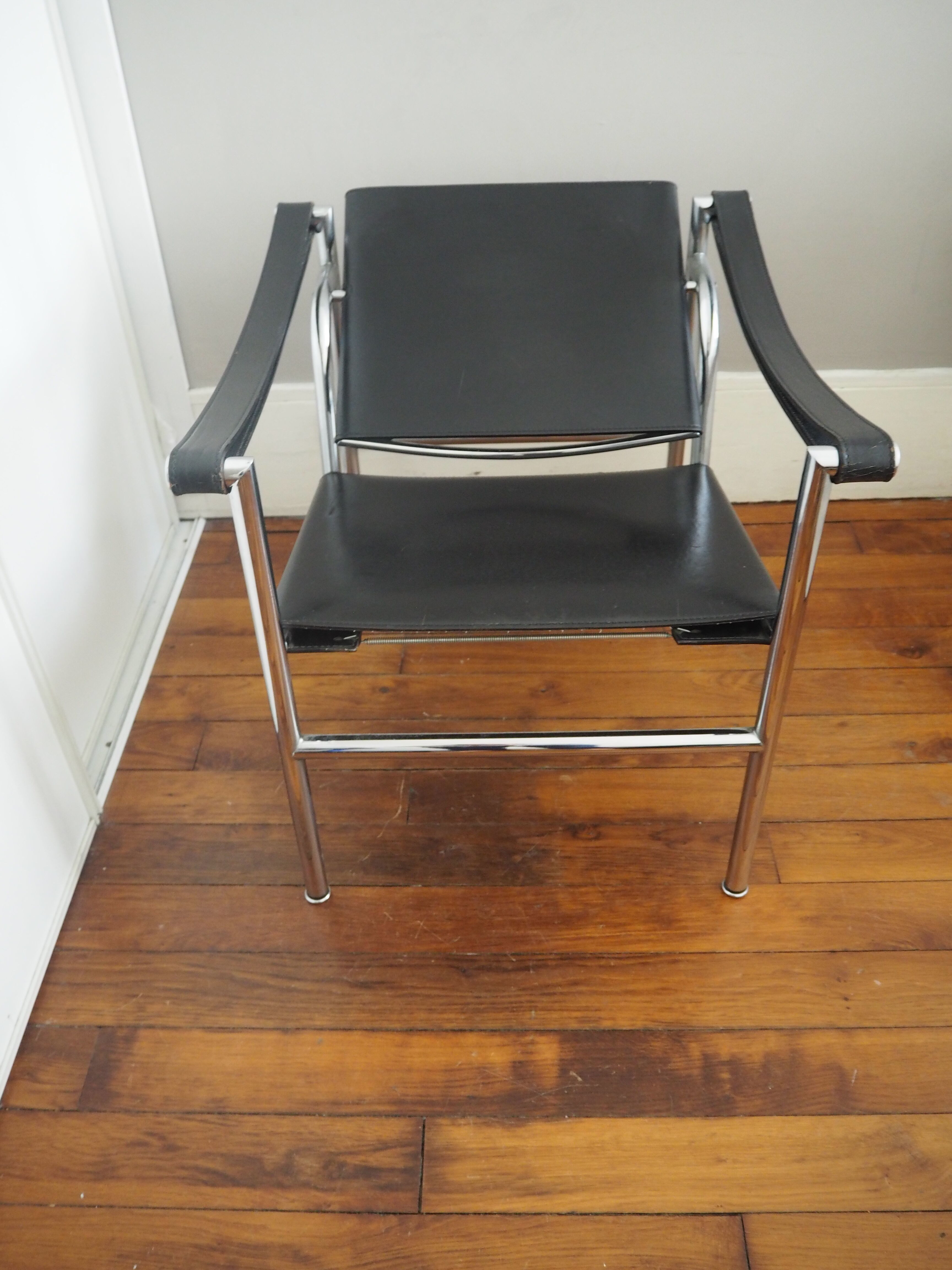 Paire de fauteuils LC1 par Le Corbusier