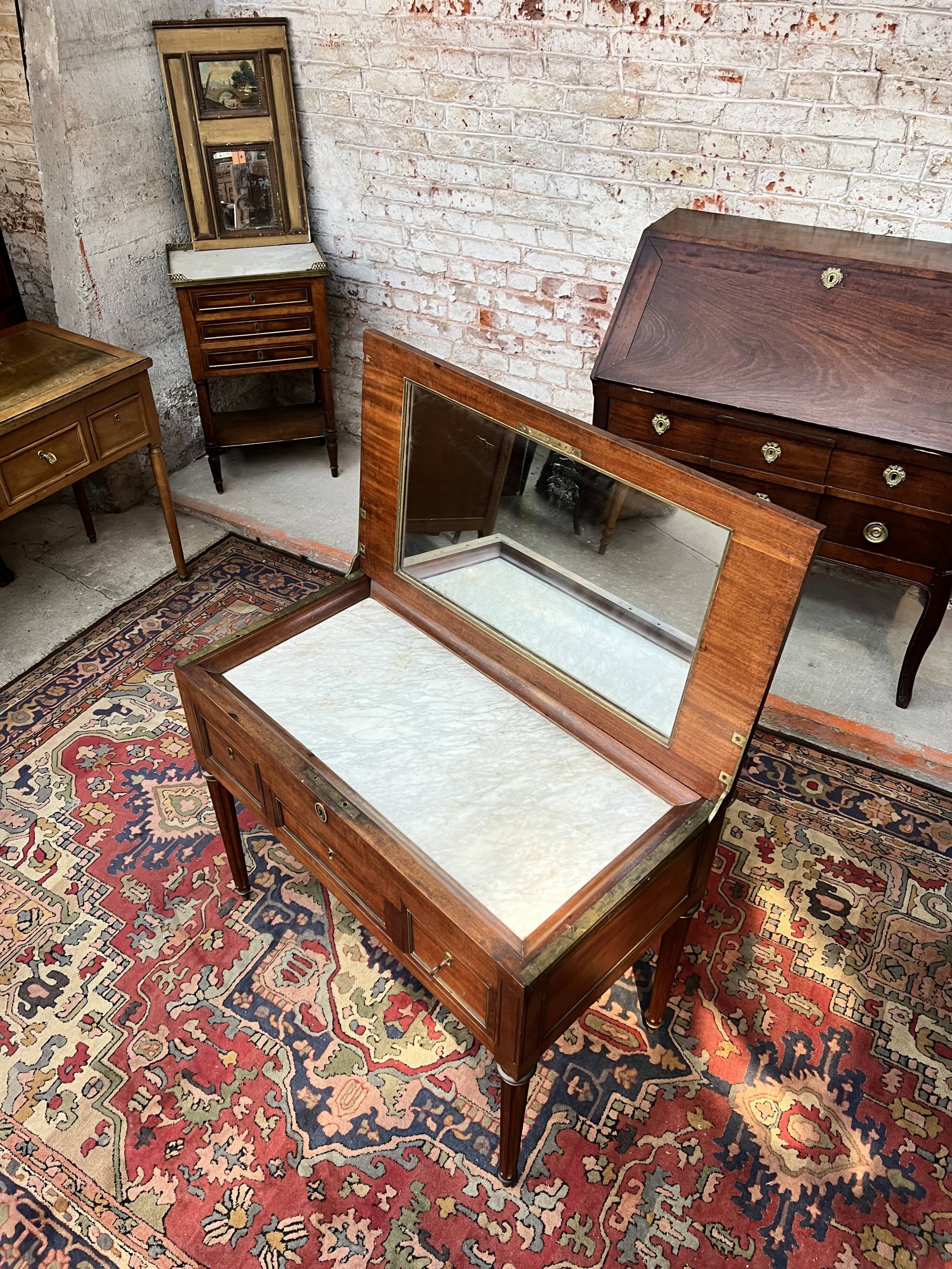 Coiffeuse d’homme en acajou estampillée d’époque  Louis XVI XVIII eme siècle