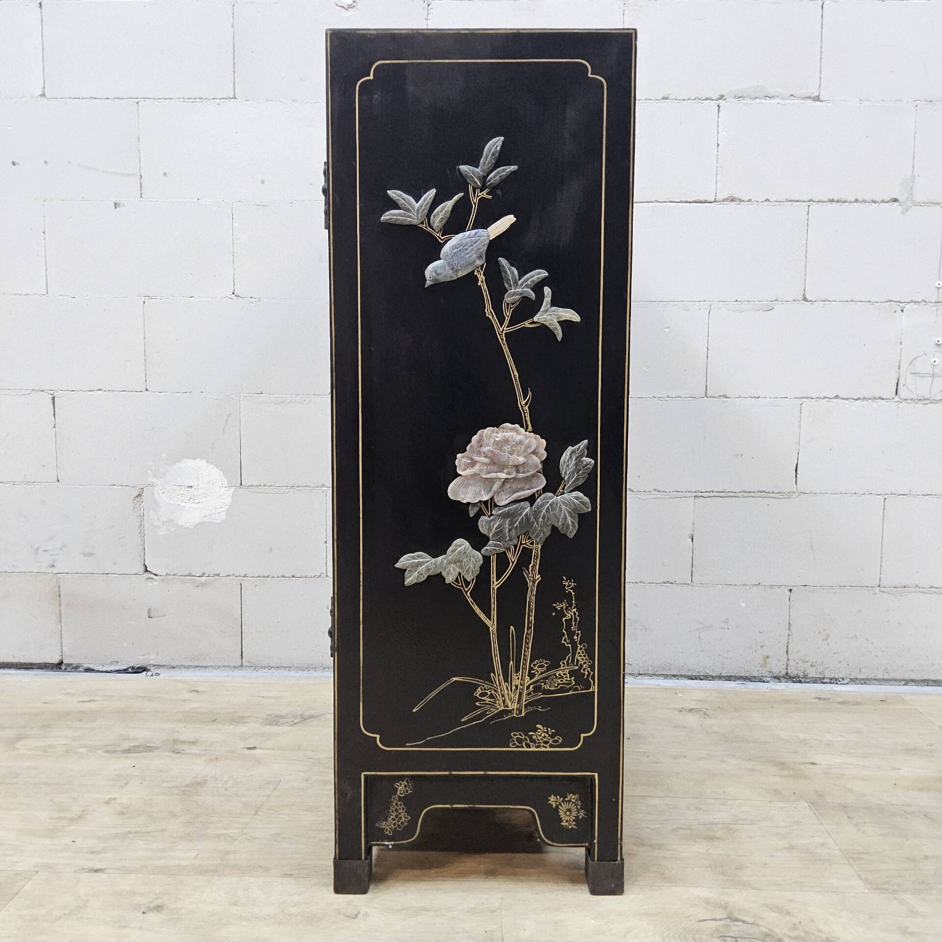 Cabinet laqué chinois vintage en pierre à savon, nacre / oiseaux