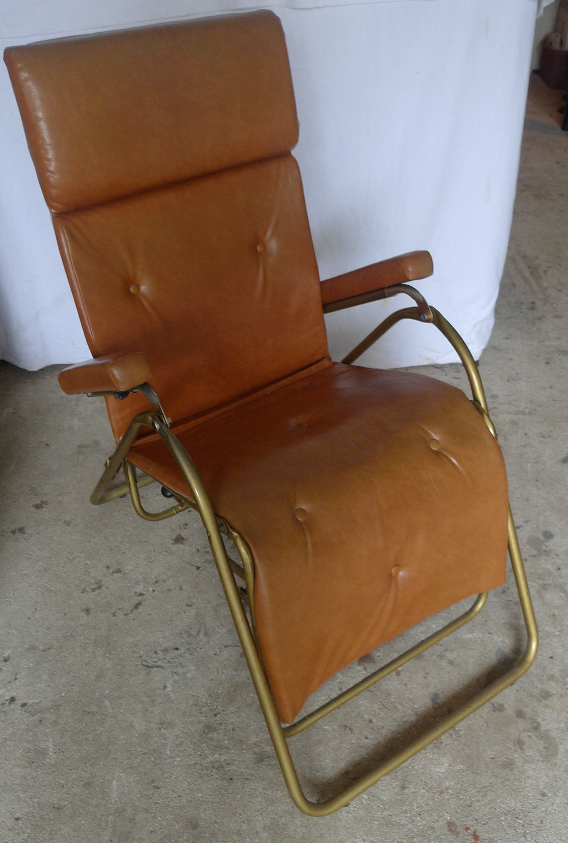 Vintage relax armchair Lama
