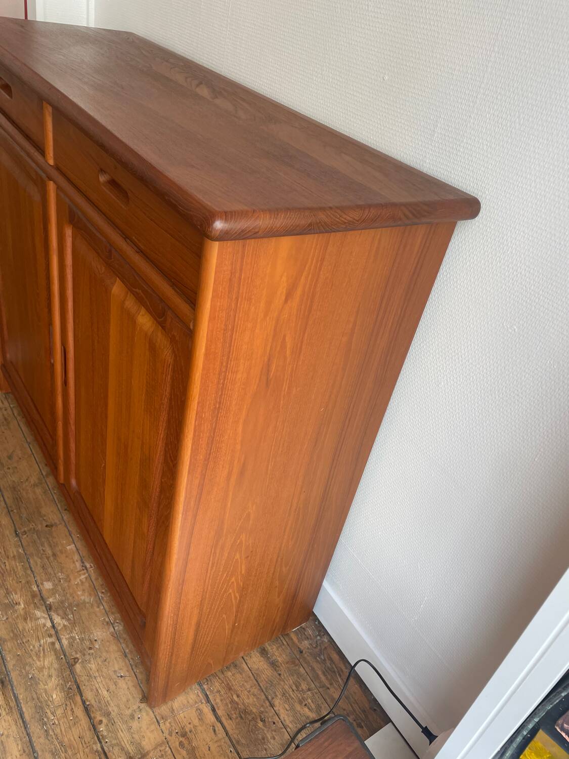 Danish chest of drawers in solid teak