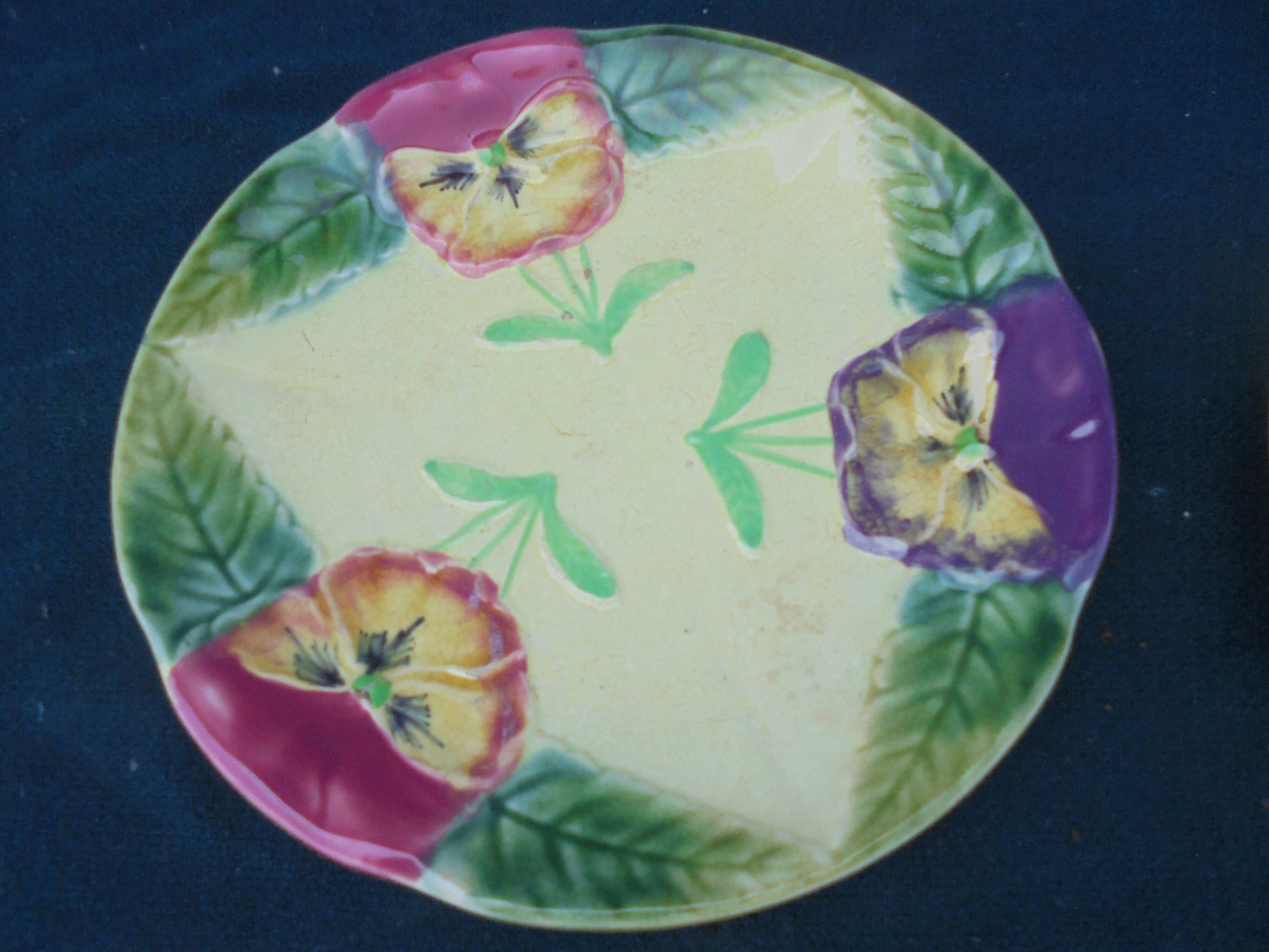 2 Plates in Barbotine Choisy le Roi décor de Pensées