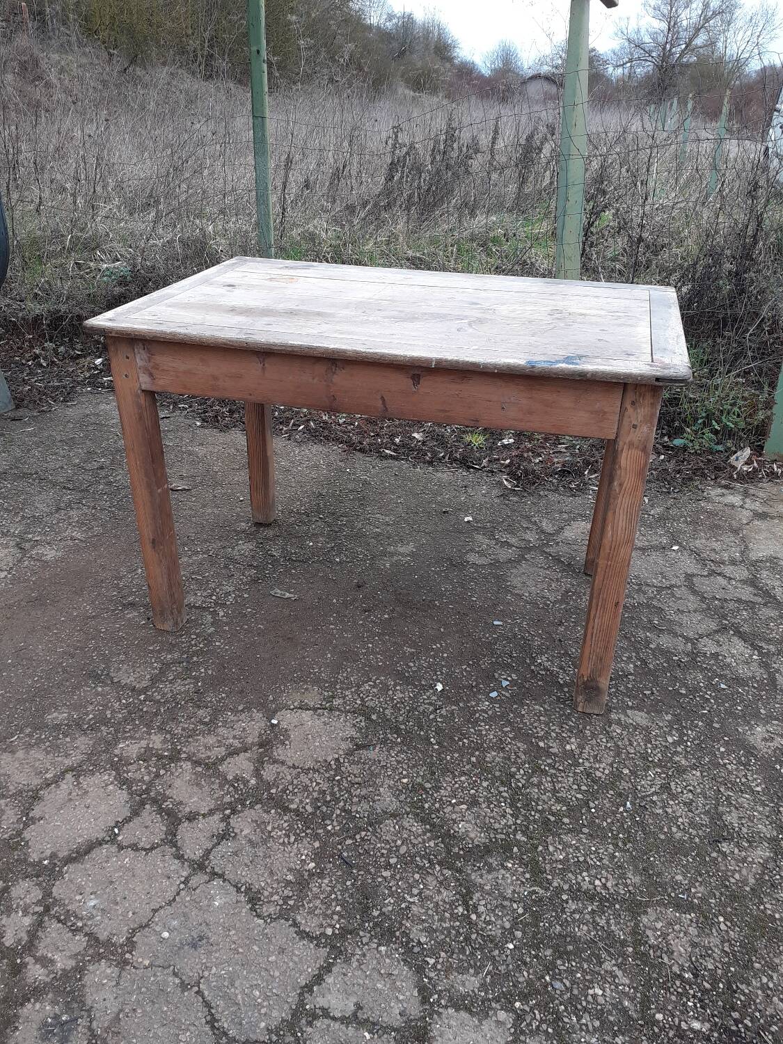 Farm table