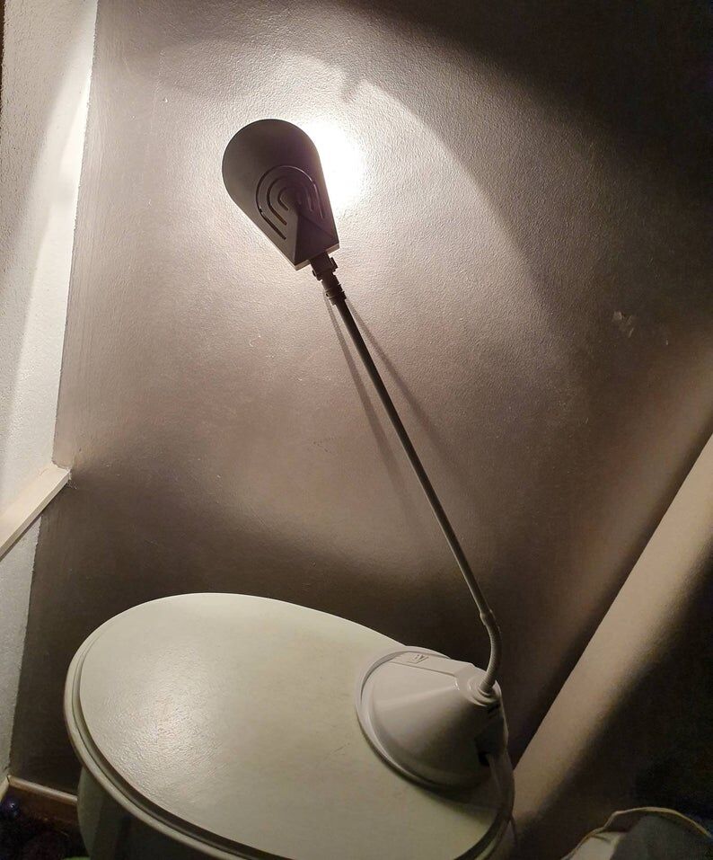 Vrieland white metal vintage desk lamp