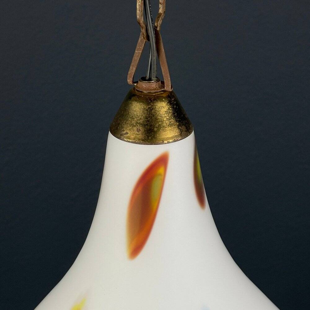 Murano opaline glass pendant lamp from the mid-century by Stilnovo, 1950s.