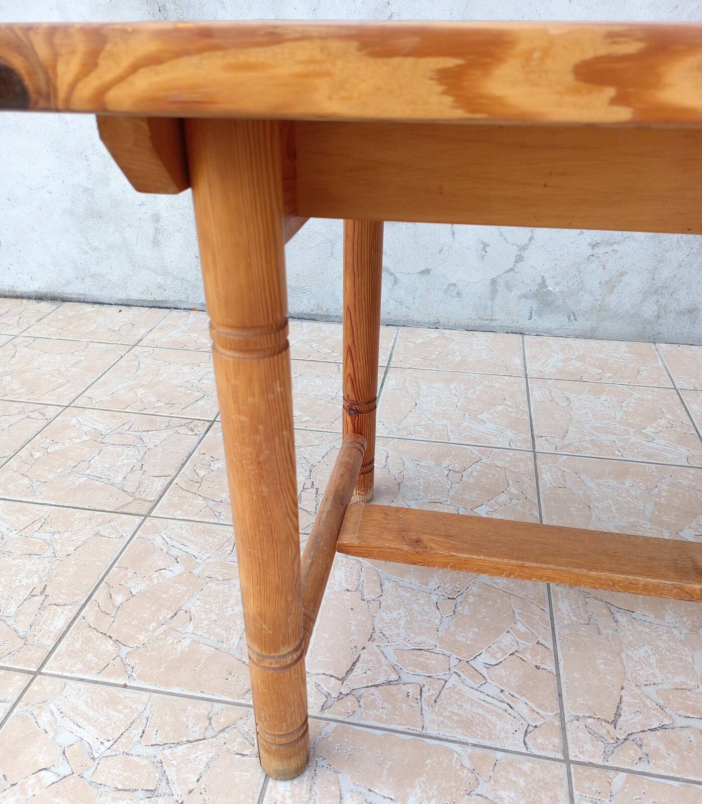 Vintage table in solid pine